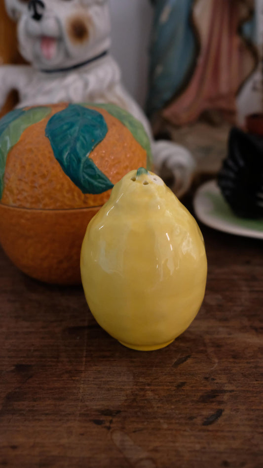 Salière vintage en céramique en forme de citrons