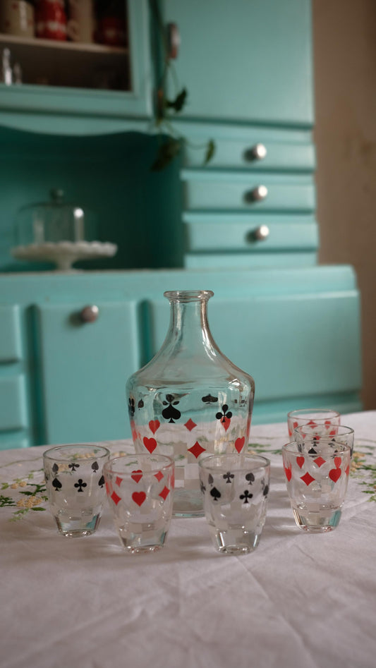 Ensemble carafe et 6 verres à liqueurs vintage motif jeu de cartes