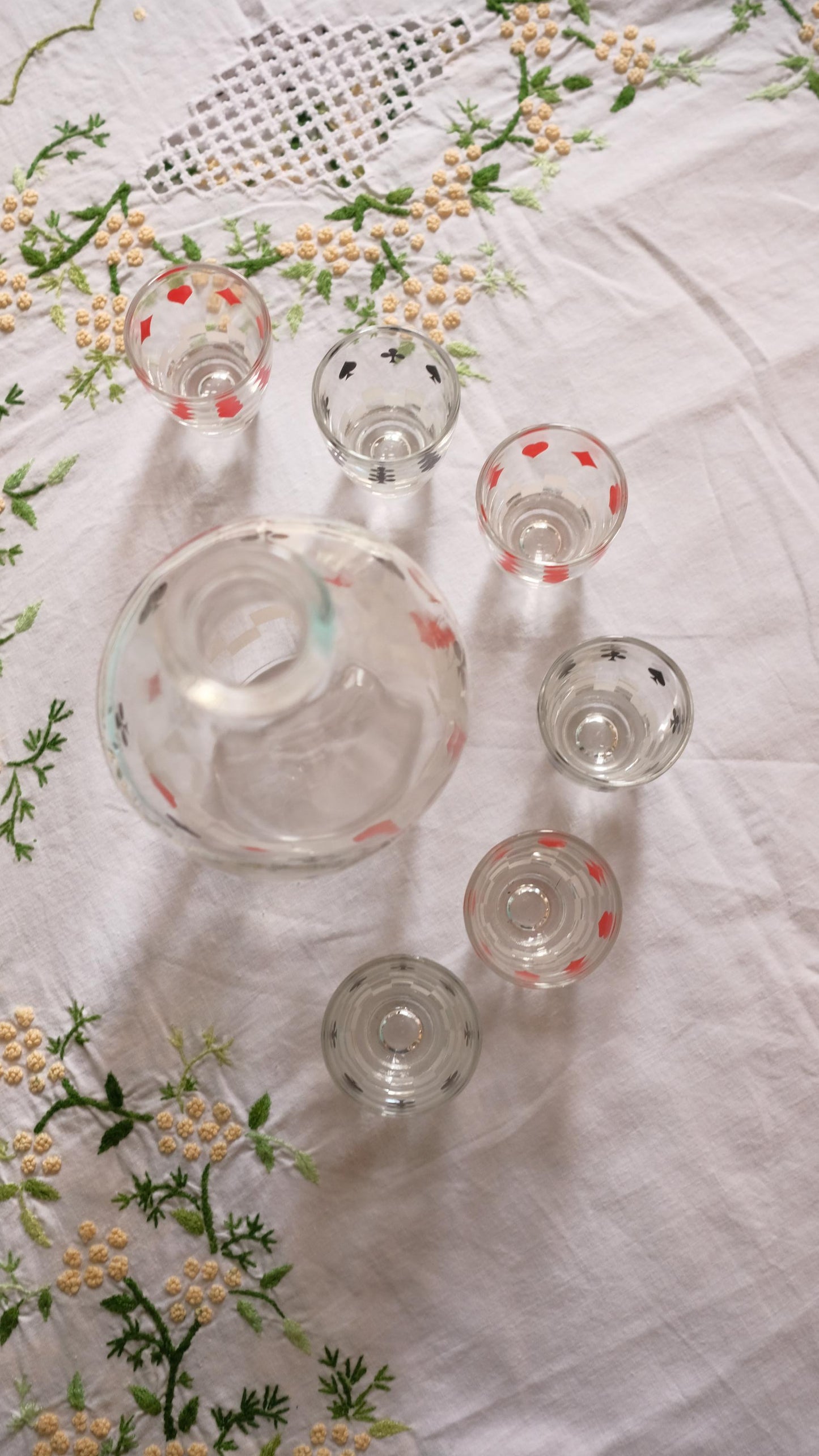 Ensemble carafe et 6 verres à liqueurs vintage motif jeu de cartes
