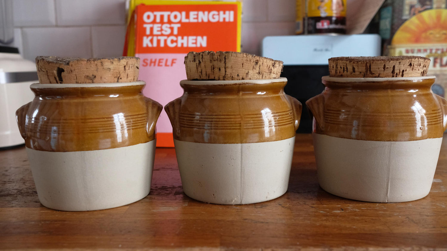 Lot de trois pots de stockage vintage en grès LML