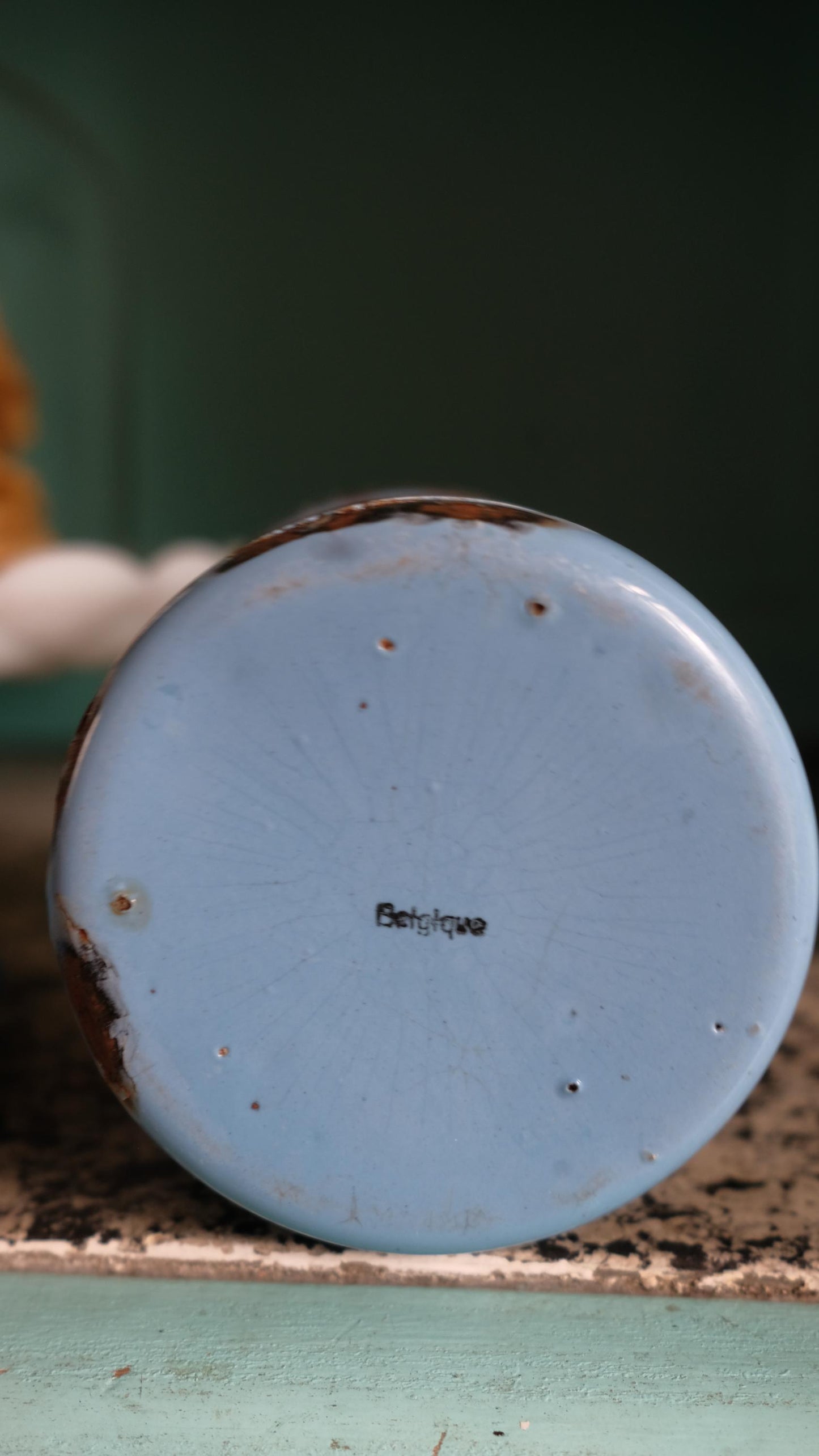 Pot à épices vintage en tôle émaillée fabriqué en Belgique