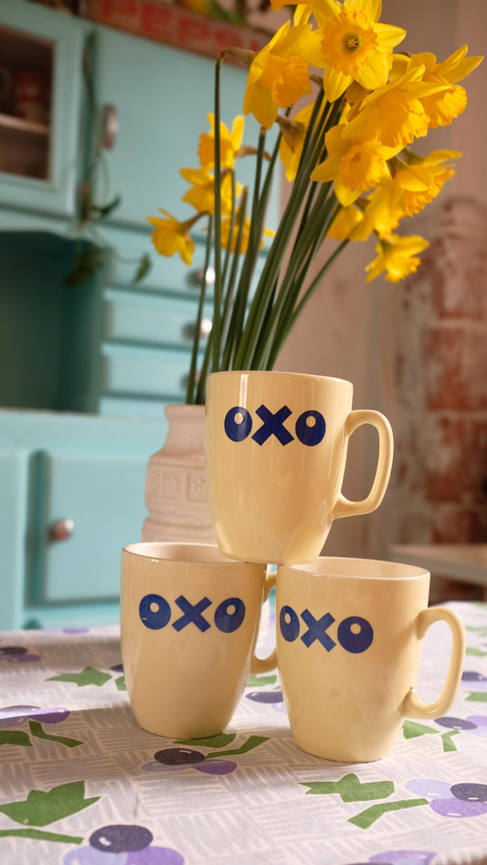 Lot de trois mugs publicitaires bouillons Oxo vintage
