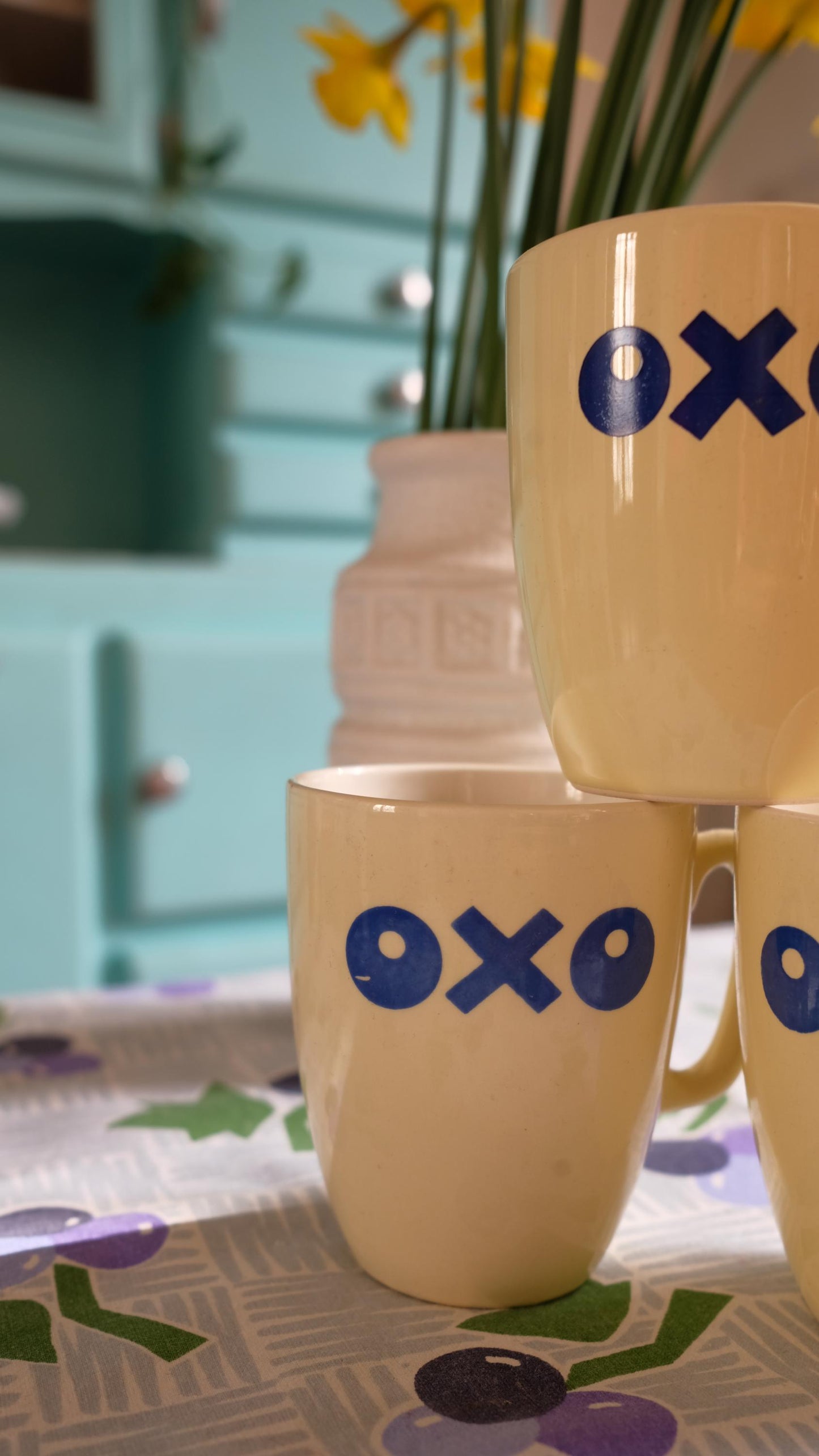 Lot de trois mugs publicitaires bouillons Oxo vintage