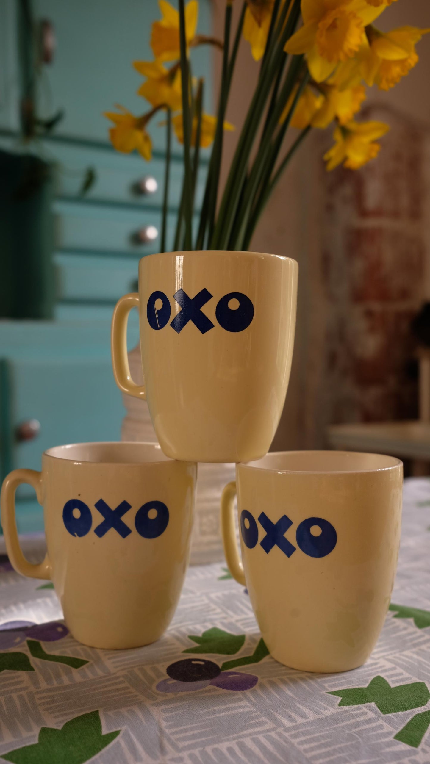 Lot de trois mugs publicitaires bouillons Oxo vintage