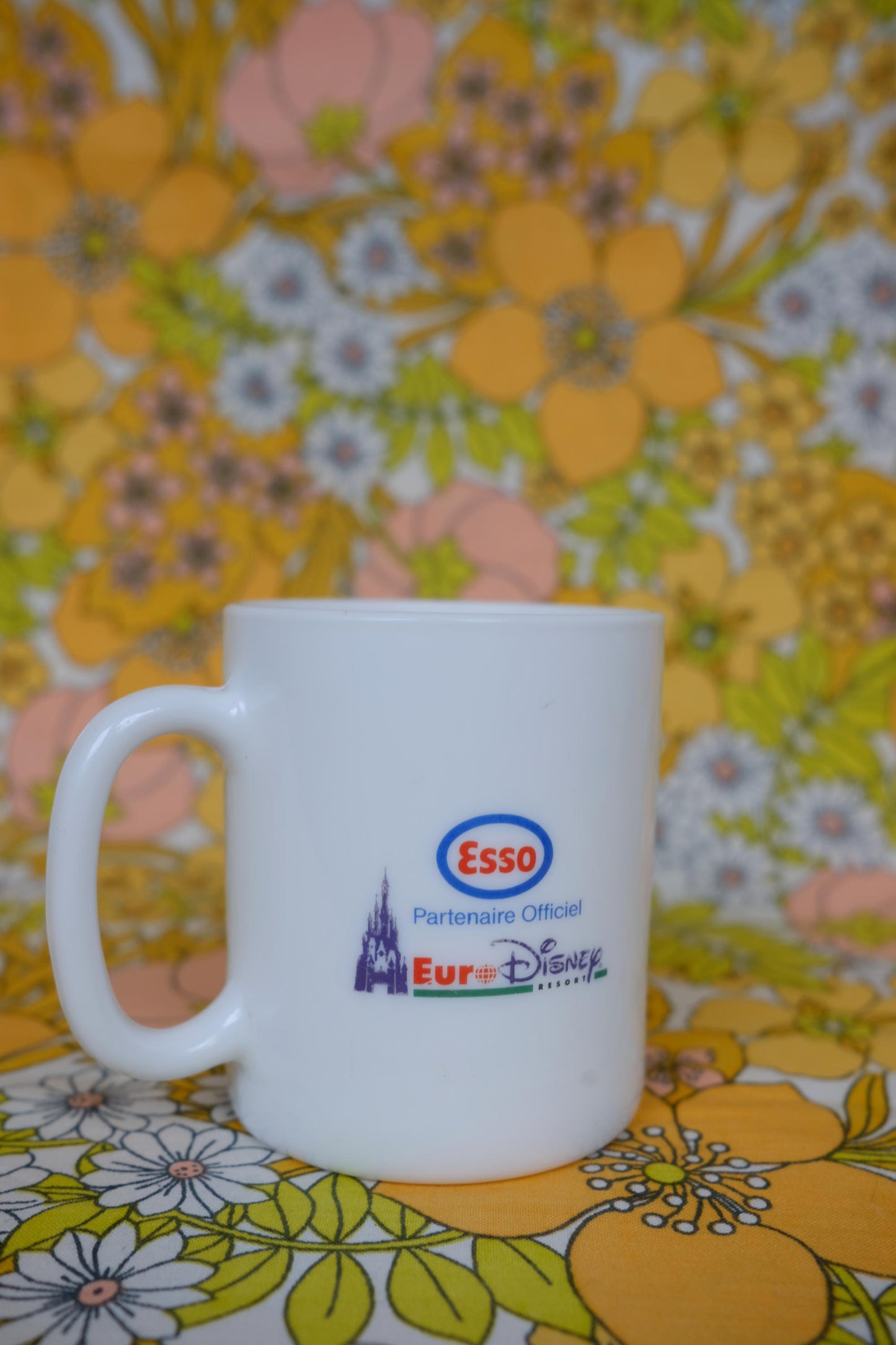 Mug publicitaire Eurodisney/Esso en arcopal