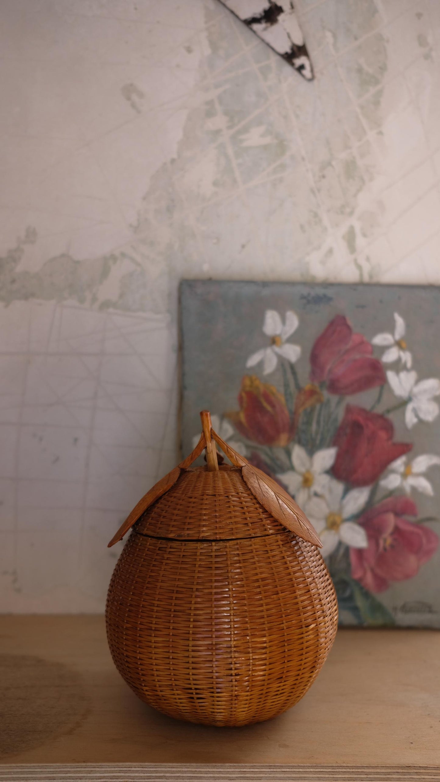 Panier en osier vintage en forme de poire