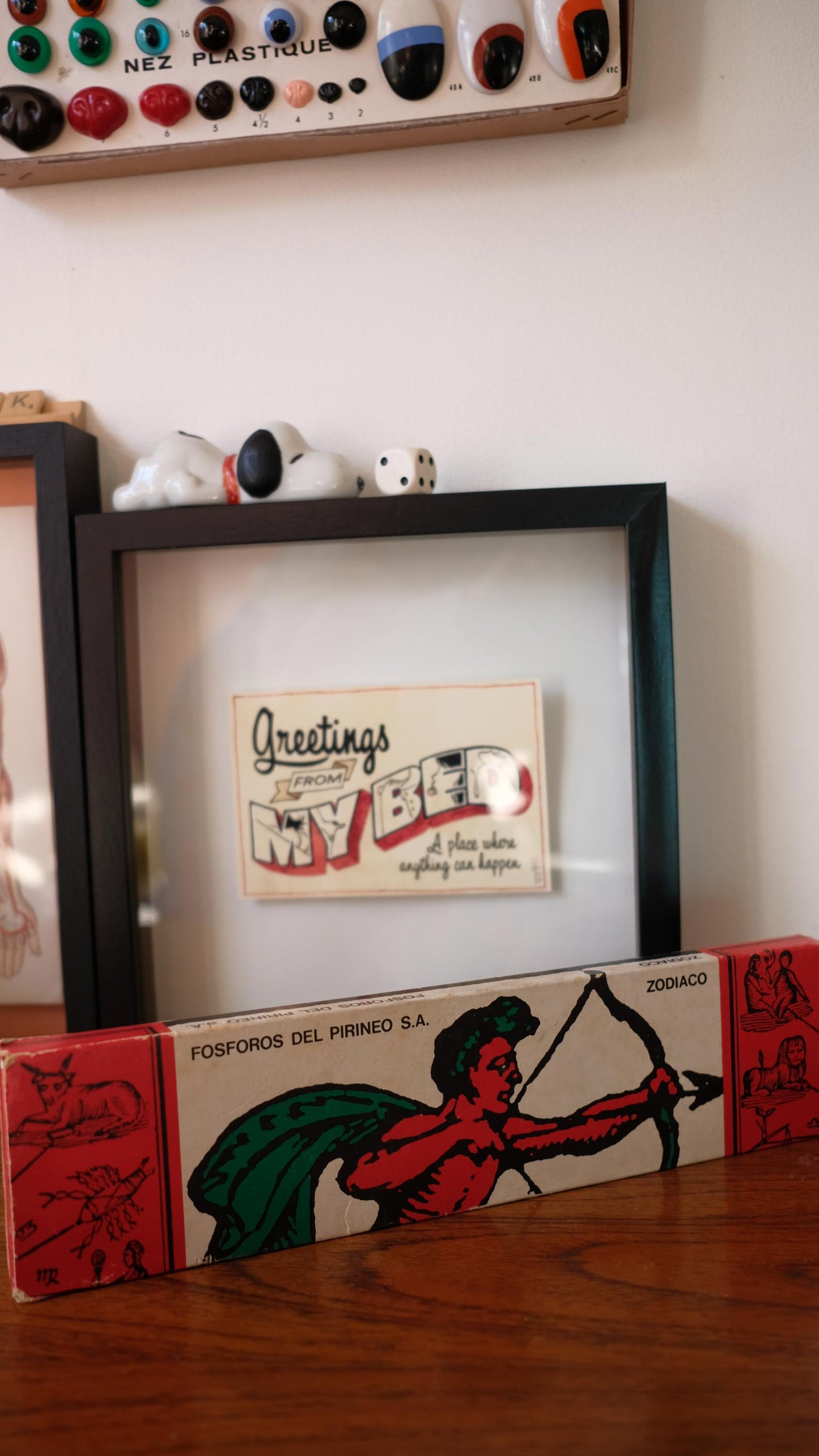 Collection de douze boîtes d'allumettes vintage illustrées par Cruz Novillo représentant les 12 signes astrologiques