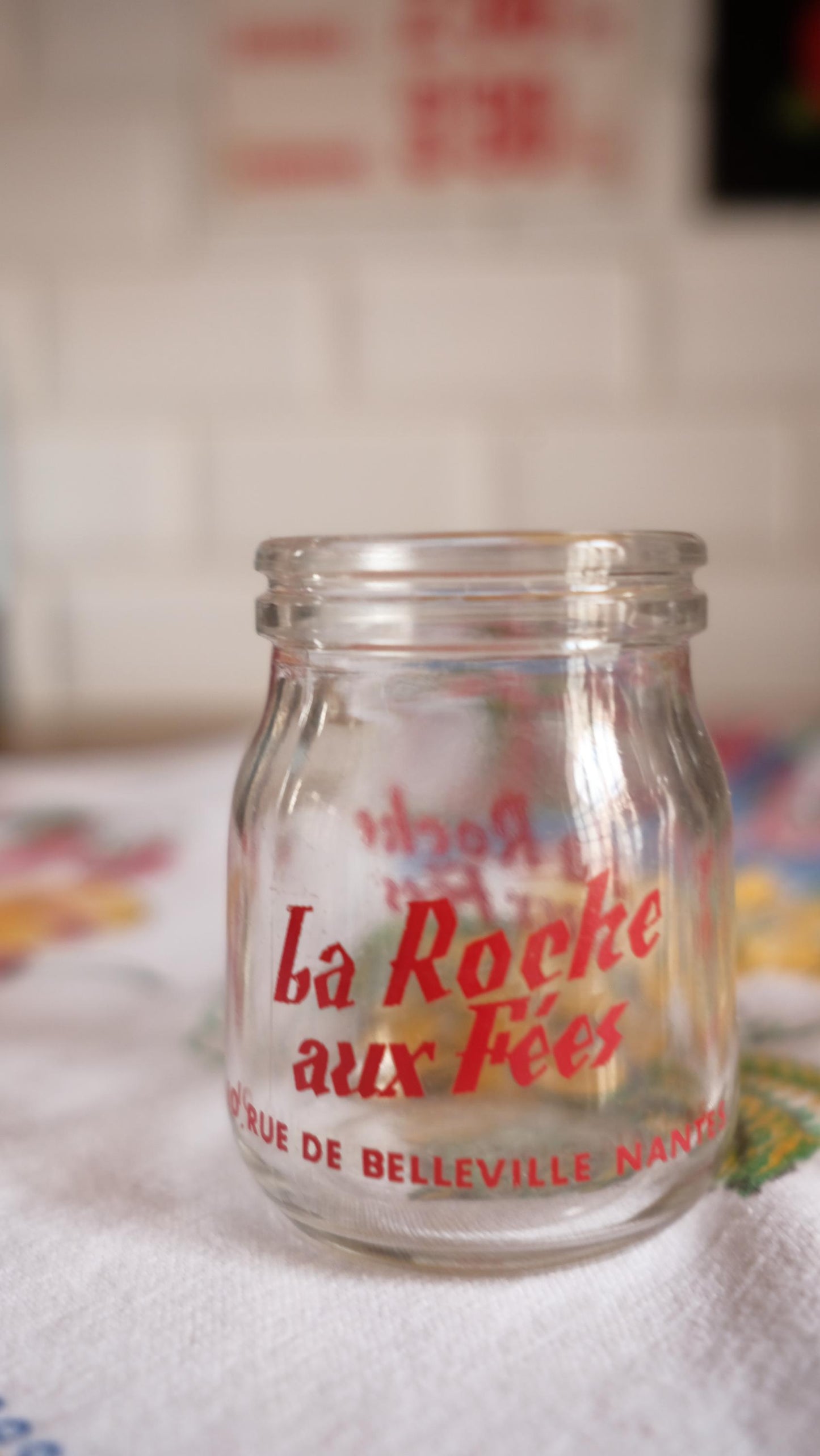 Lot de trois pots de yahourt vintage en verre