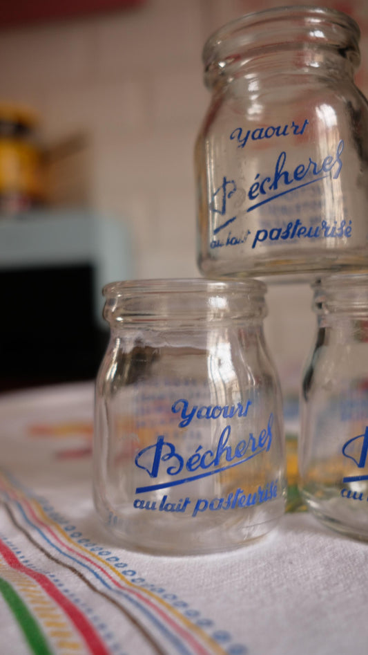 Lot de trois pot de yahourts en verre Bécherel vintage