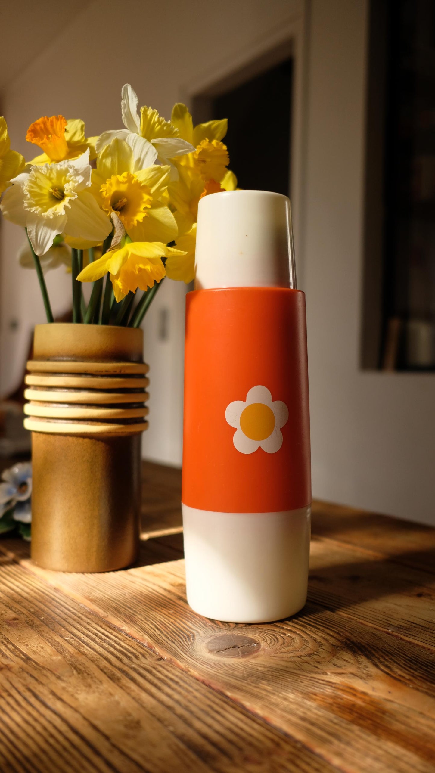 Thermos vintage en plastique motif fleurs