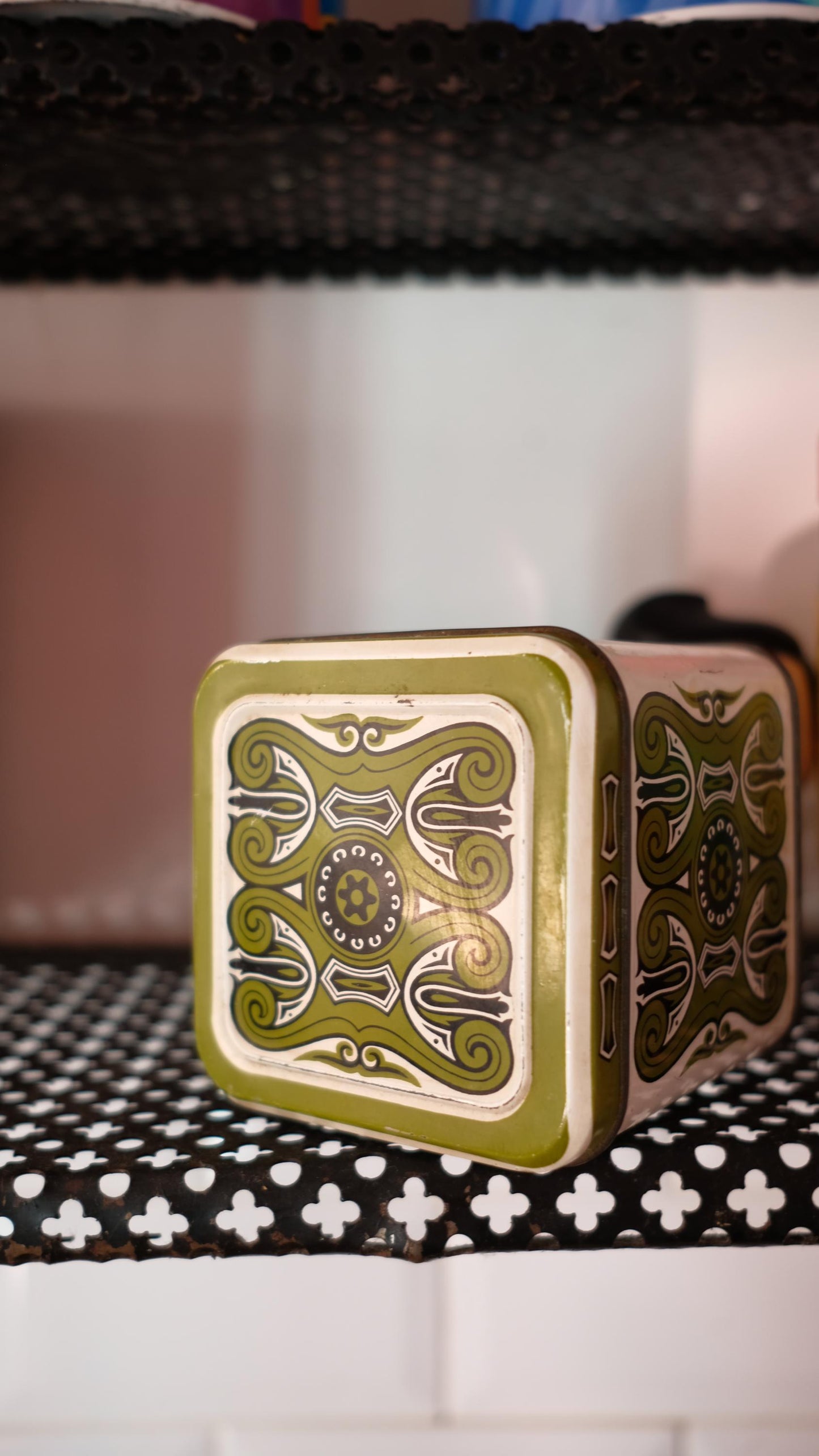Boîte à thé vintage en métal