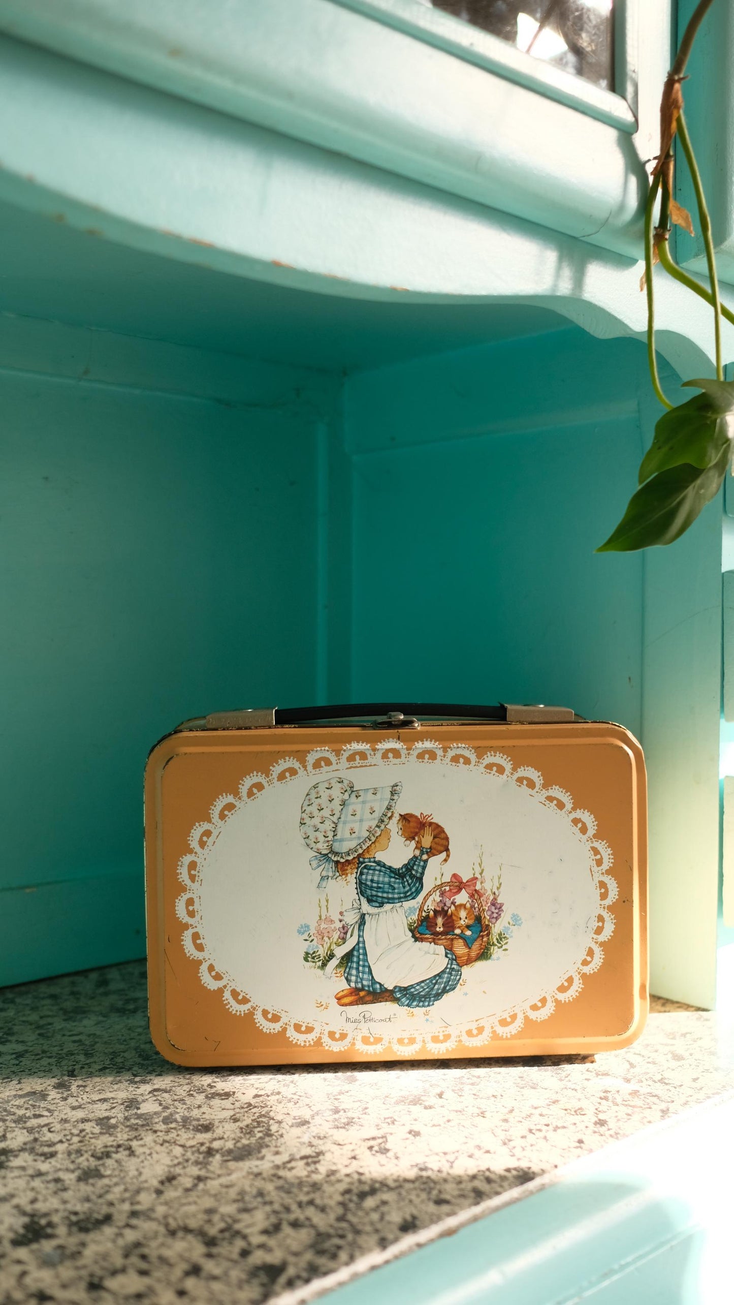 Valisette/ Lunchbox vintage en métal Miss Petticoat