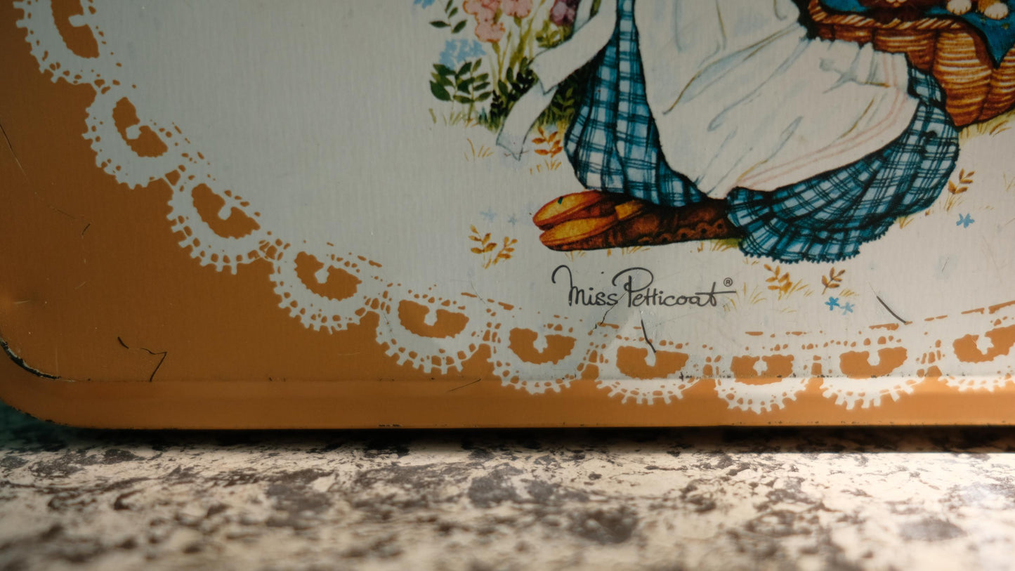 Valisette/ Lunchbox vintage en métal Miss Petticoat