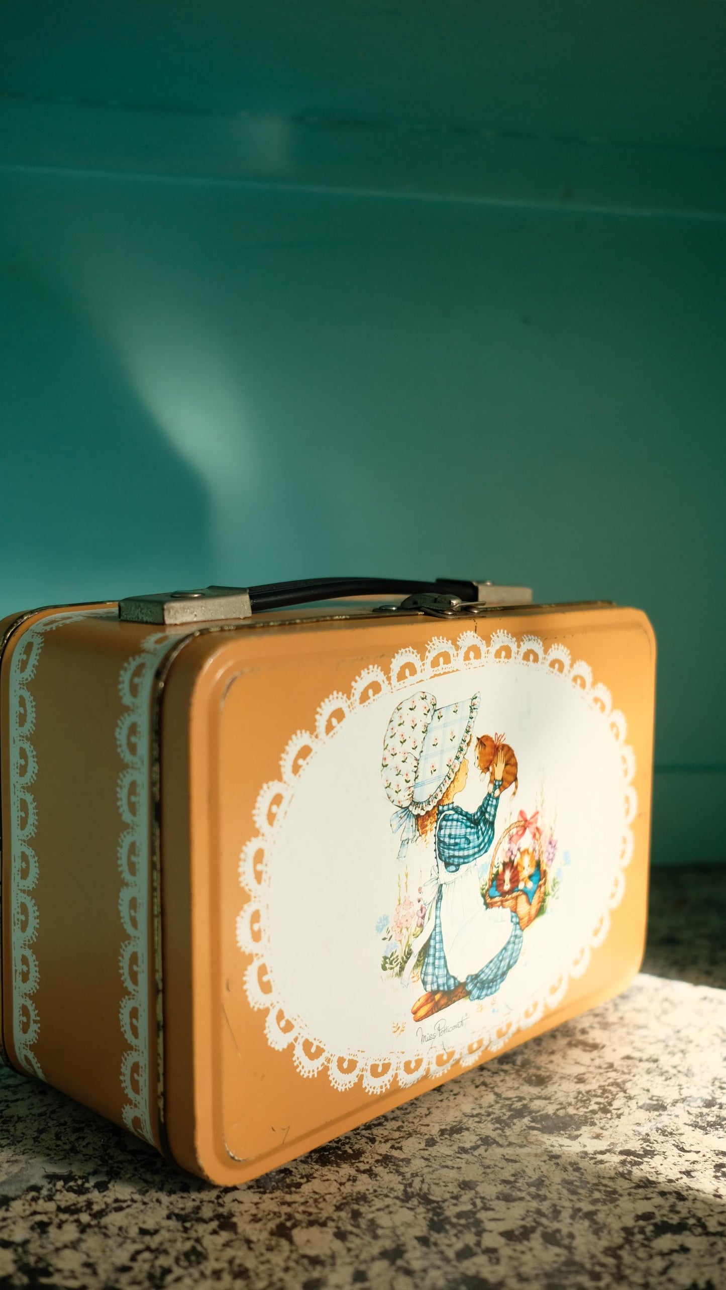 Valisette/ Lunchbox vintage en métal Miss Petticoat