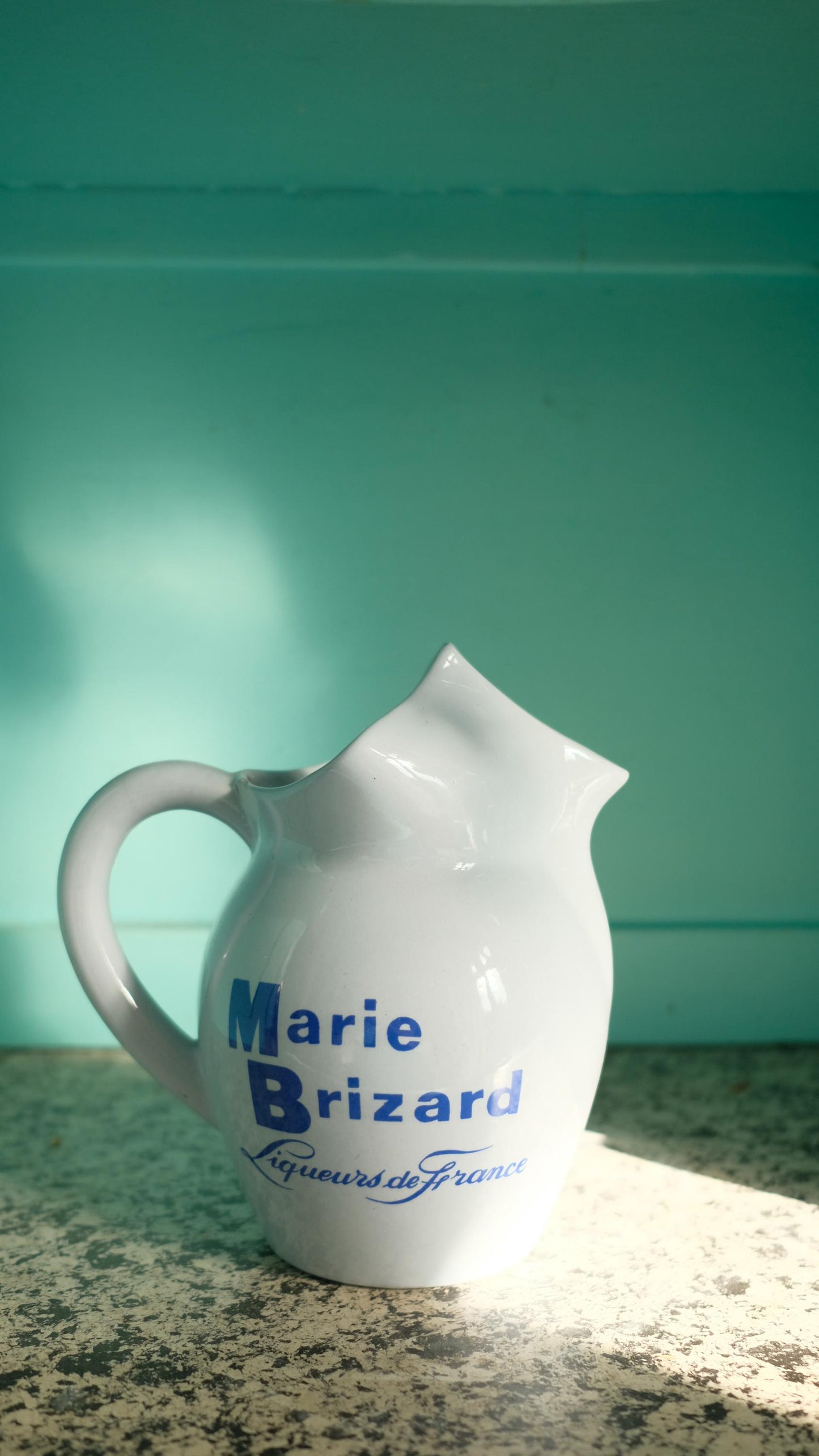 Pichet publicitaire Marie Brizard vintage Digoin Sarreguemines