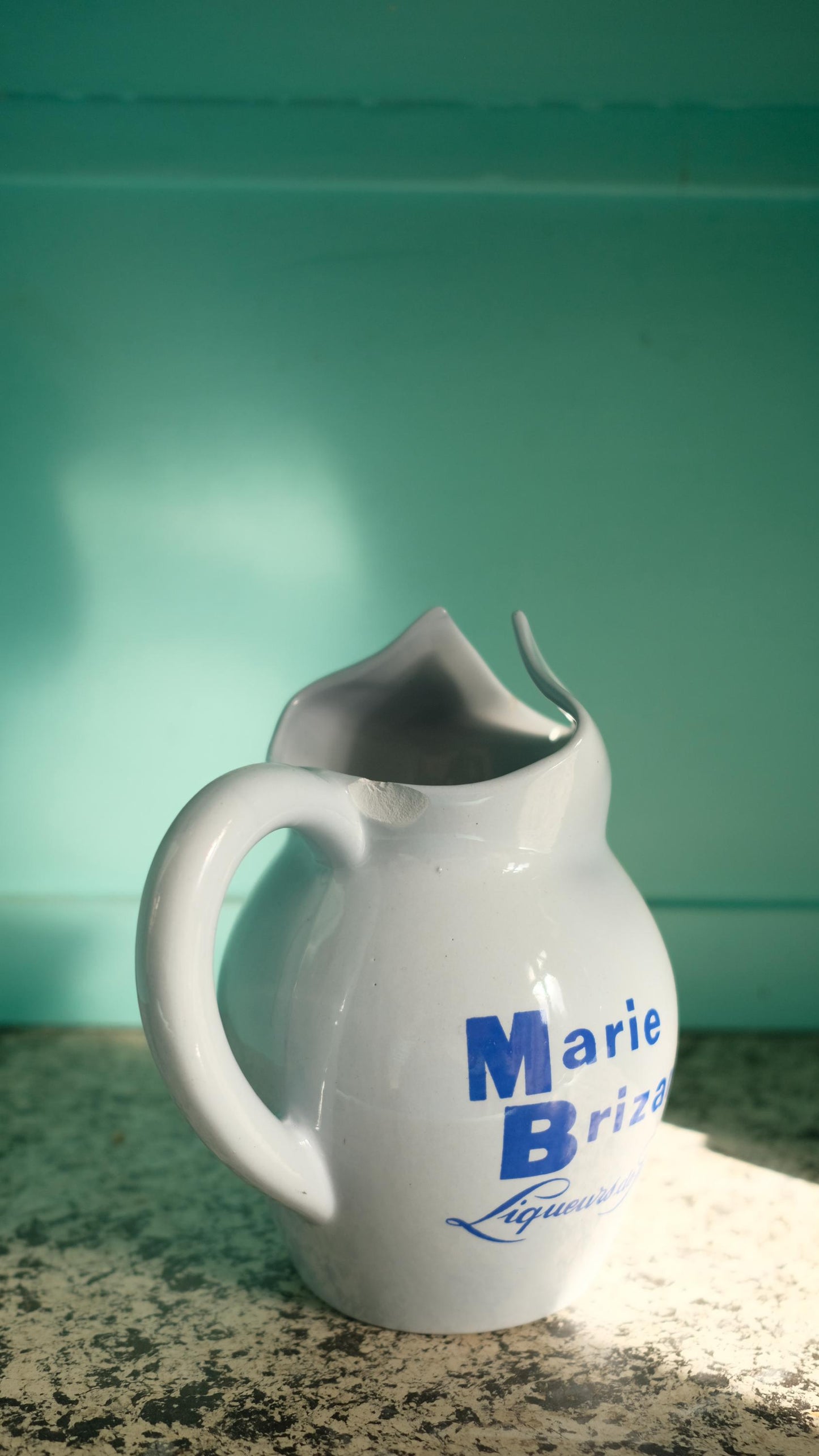 Pichet publicitaire Marie Brizard vintage Digoin Sarreguemines