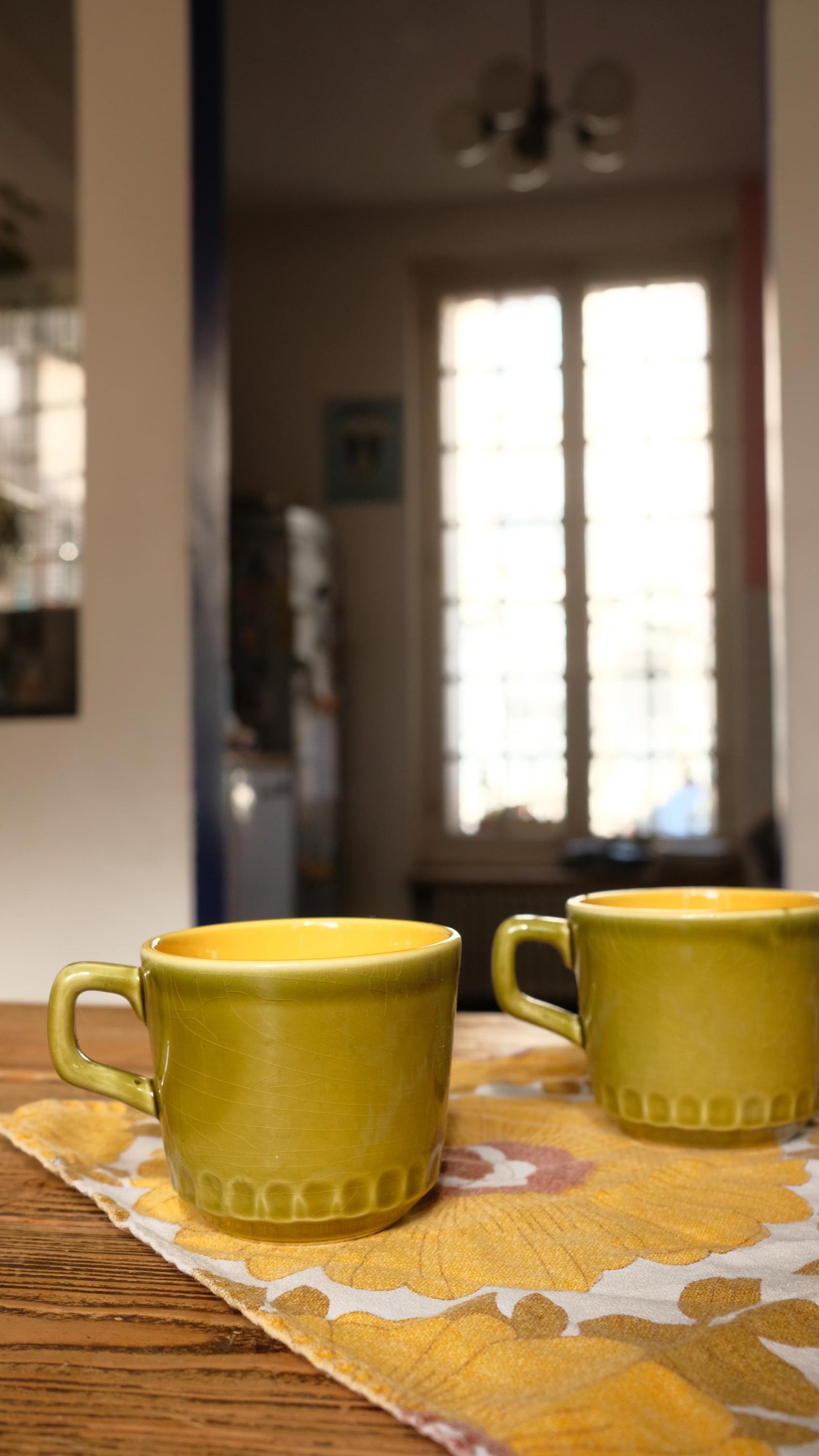 Lot de quatre tasses Sarreguemines vintage