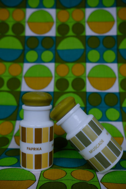 Pots à épices en opaline