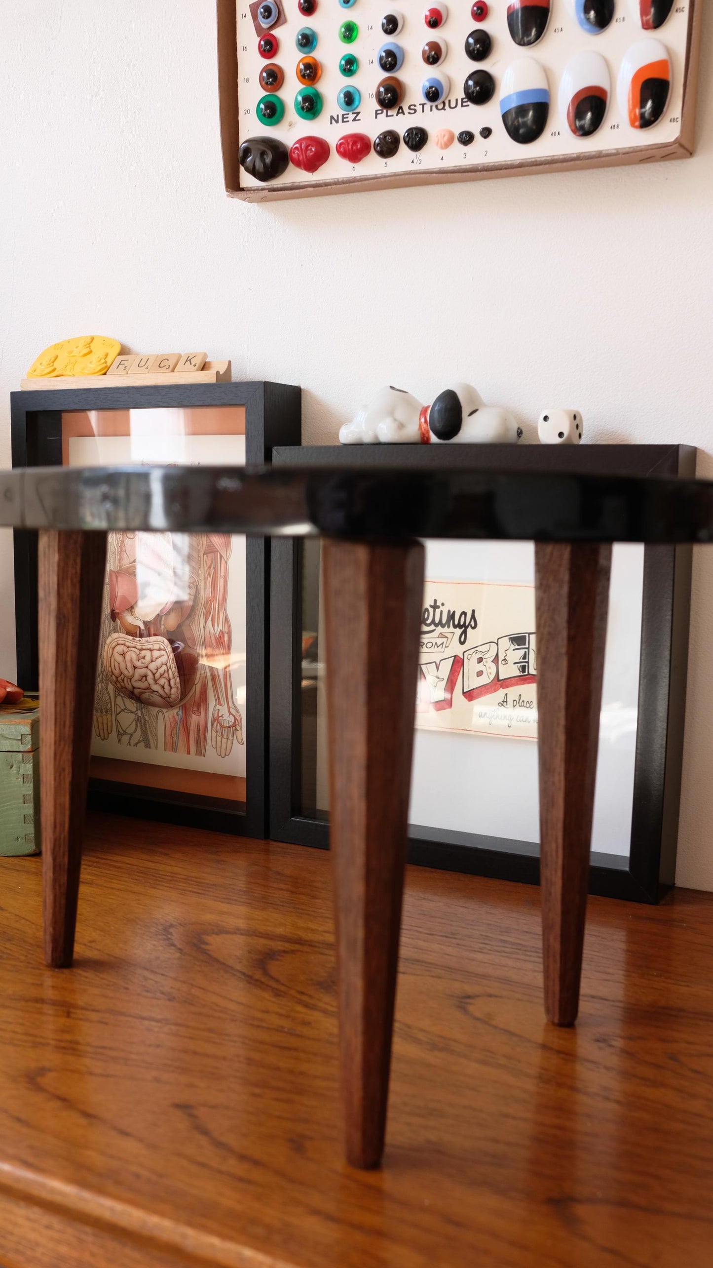 Table tripode vintage en formica noir