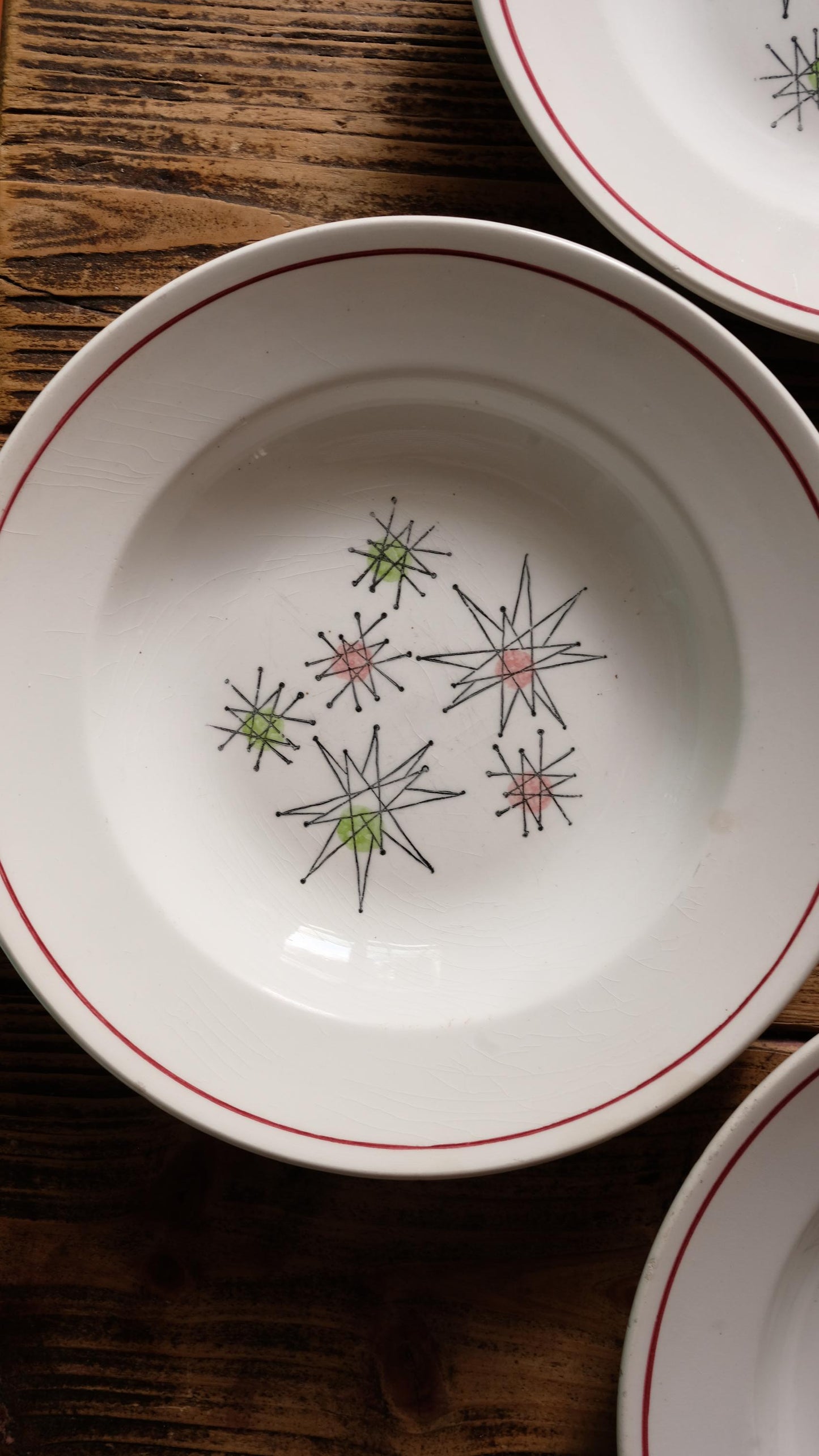 Lot de trois assiettes creuses vintage Gien Marie Claude, style Starbust