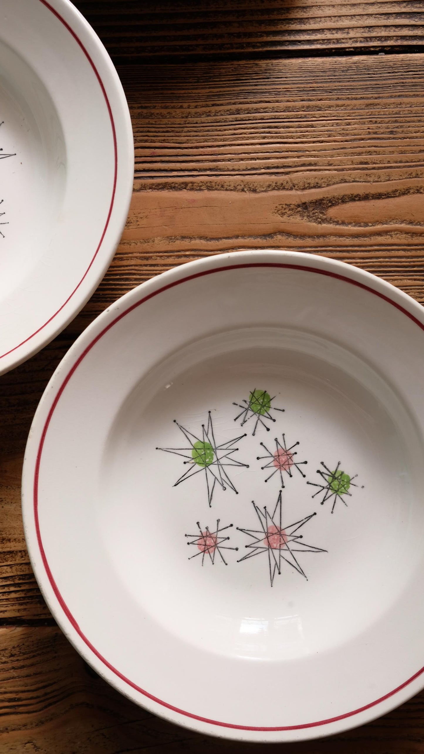 Lot de trois assiettes creuses vintage Gien Marie Claude, style Starbust