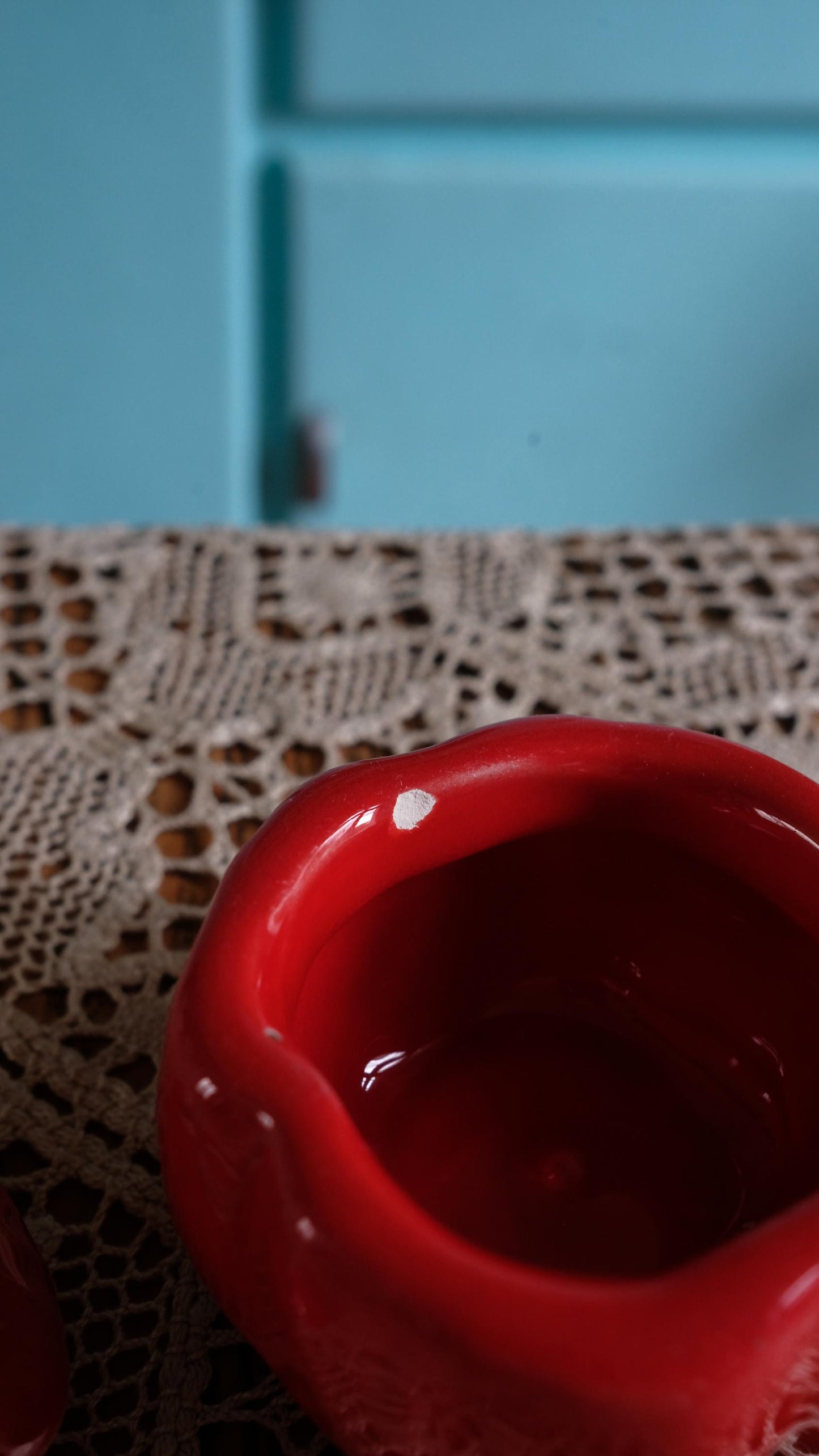 Boîte/moutardier en barbotine tomate vintage