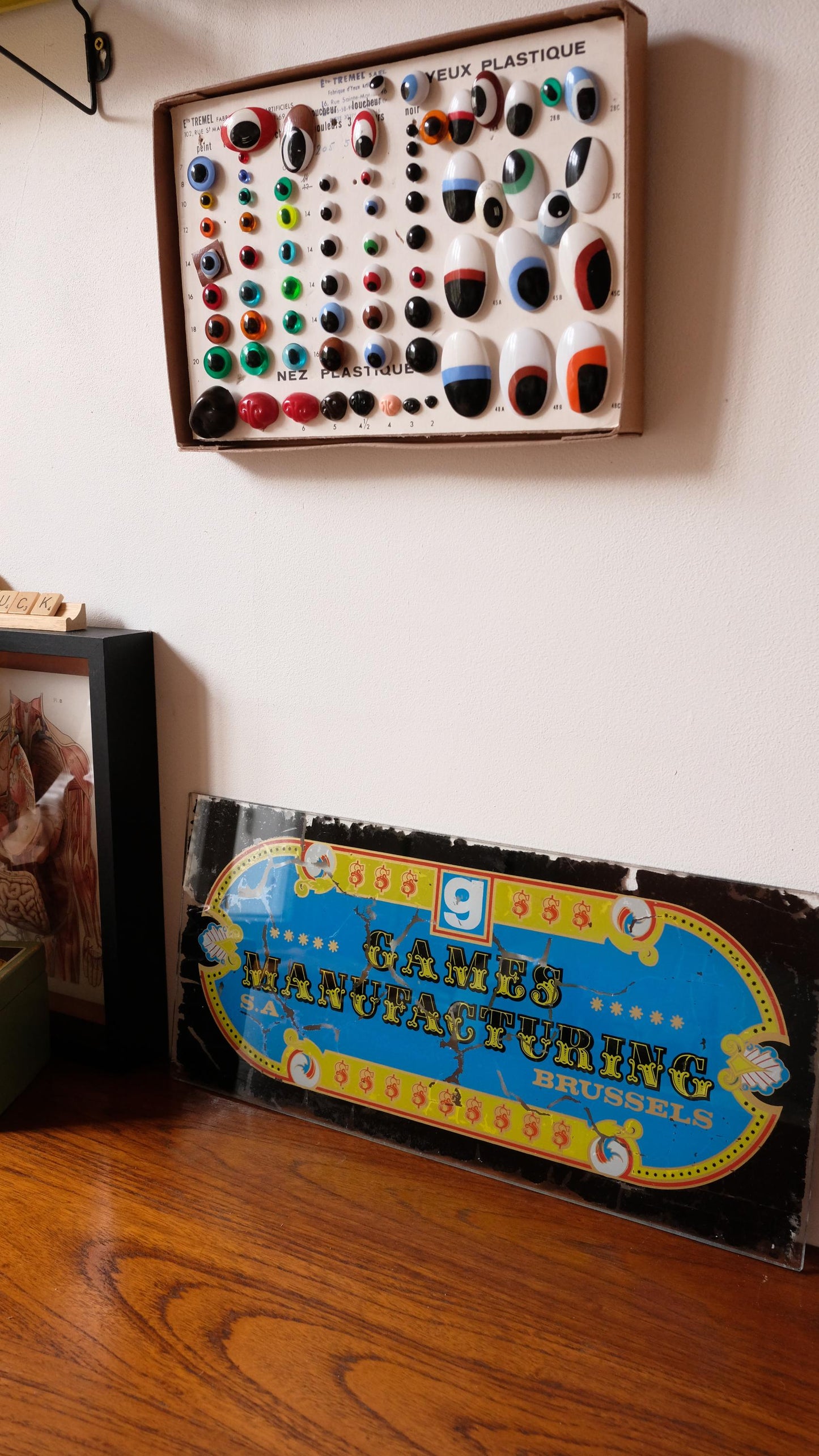 Plaque de machine à sous vintage en verre peint