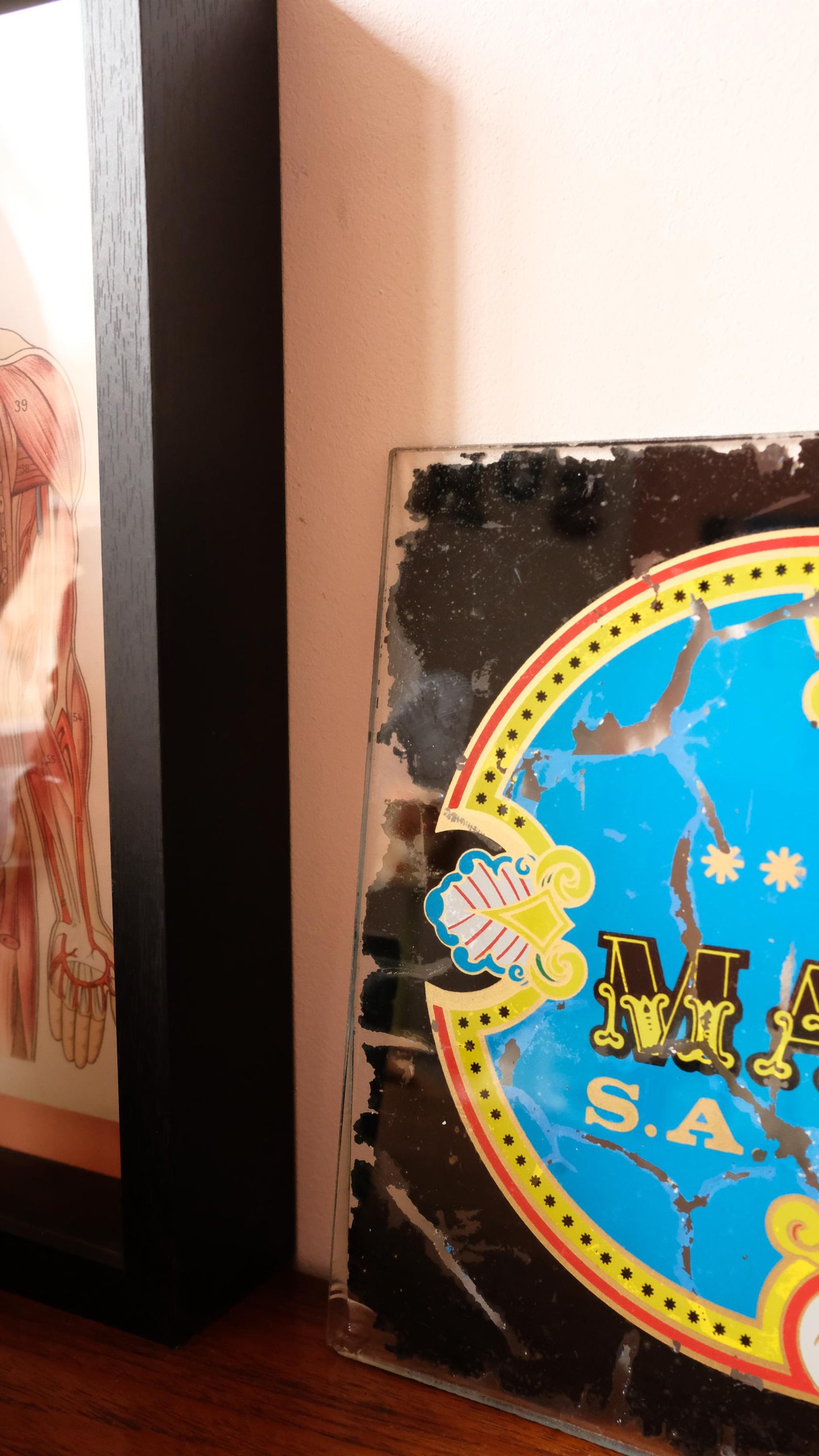 Plaque de machine à sous vintage en verre peint