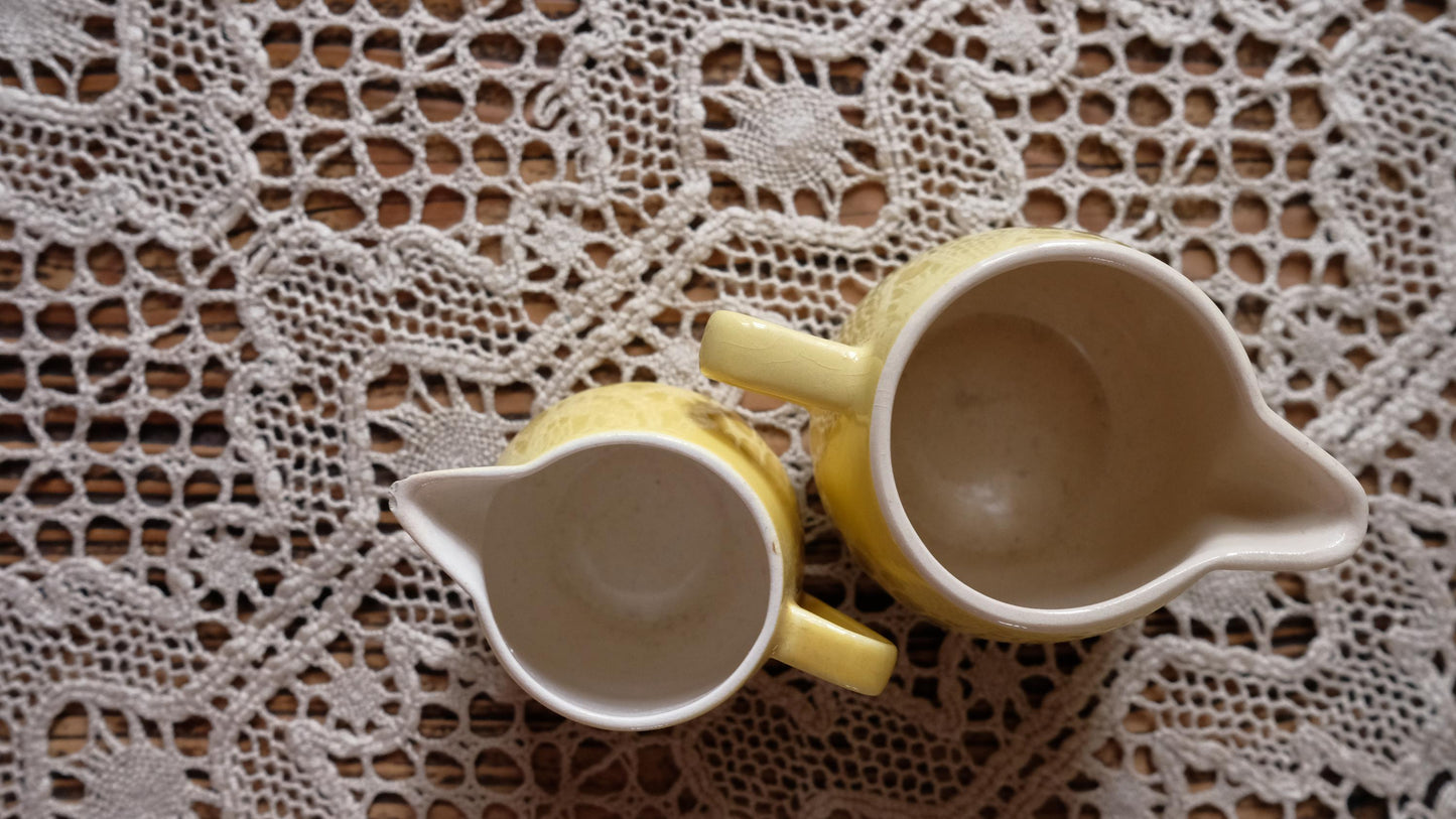 Lot de deux petits pots à lait vintage