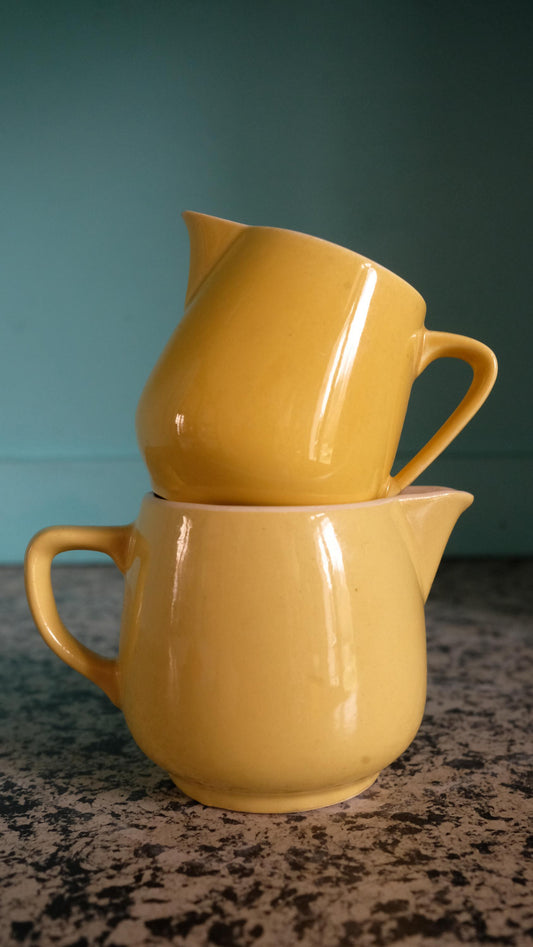 Lot de deux petits pots à lait vintage