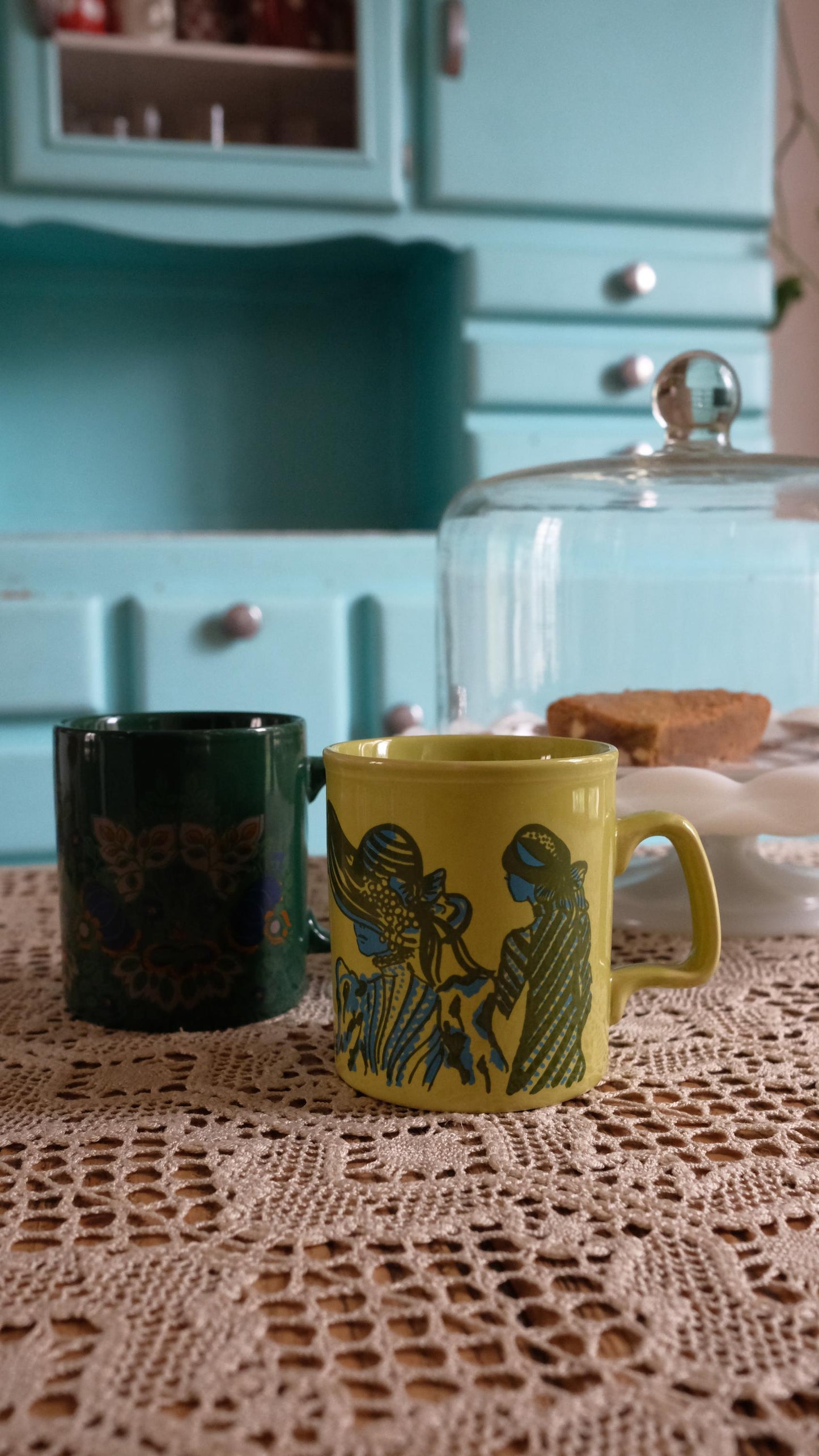 Lot de deux mugs Staffordshire made in England vintage