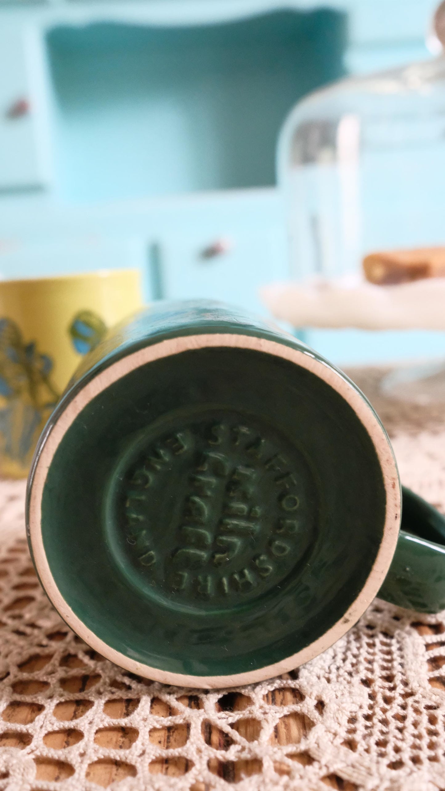 Lot de deux mugs Staffordshire made in England vintage