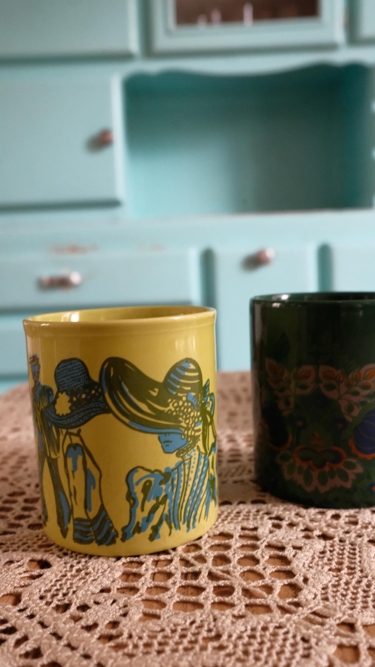 Lot de deux mugs Staffordshire made in England vintage