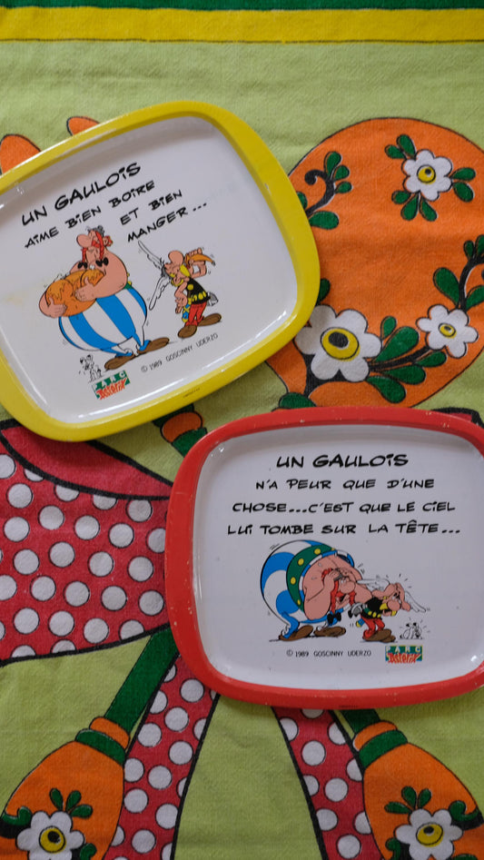 Plateaux vintage à collectionner du Parc Astérix
