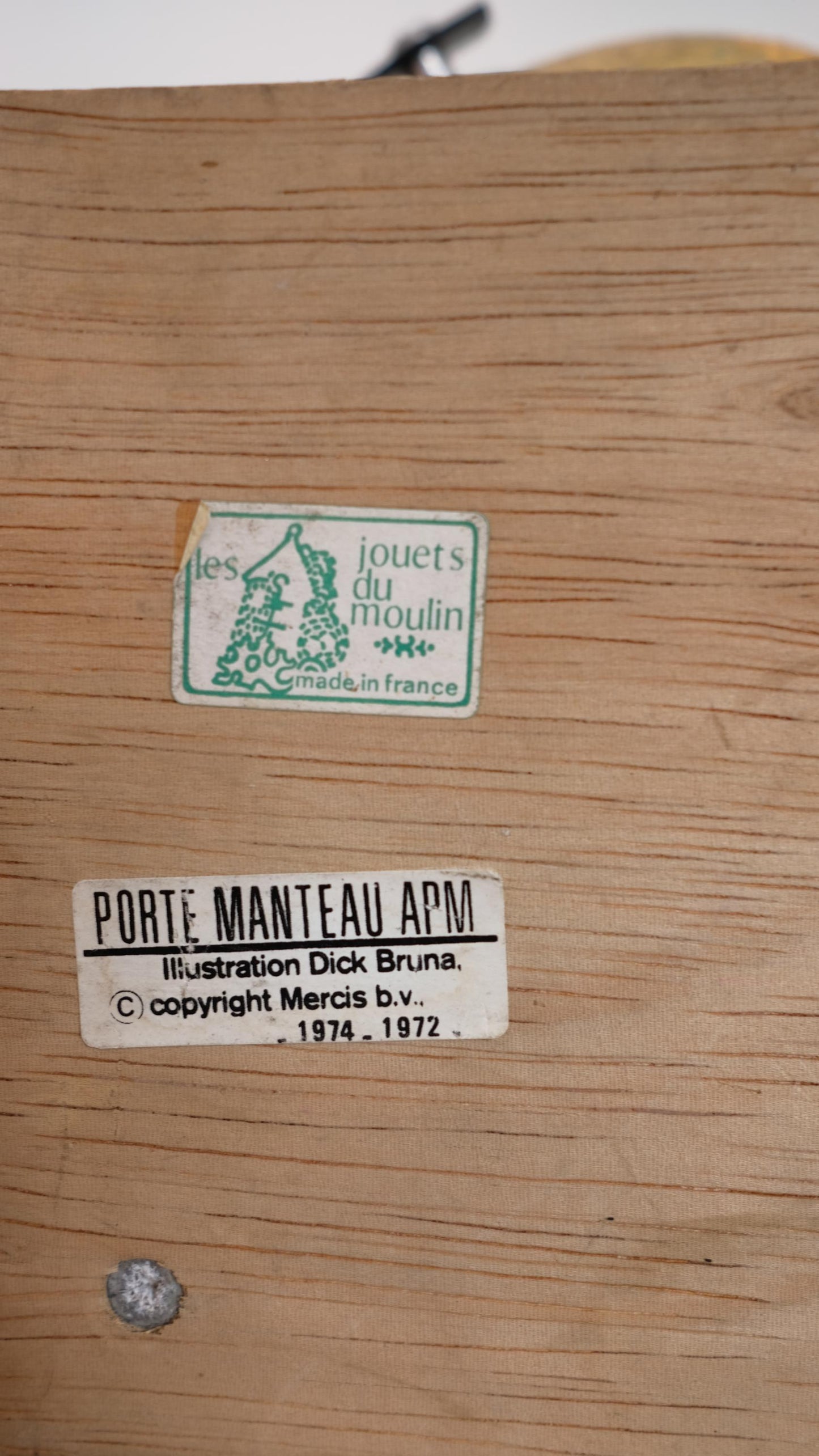 Patères en bois vintage illustrée par Dick Bruna