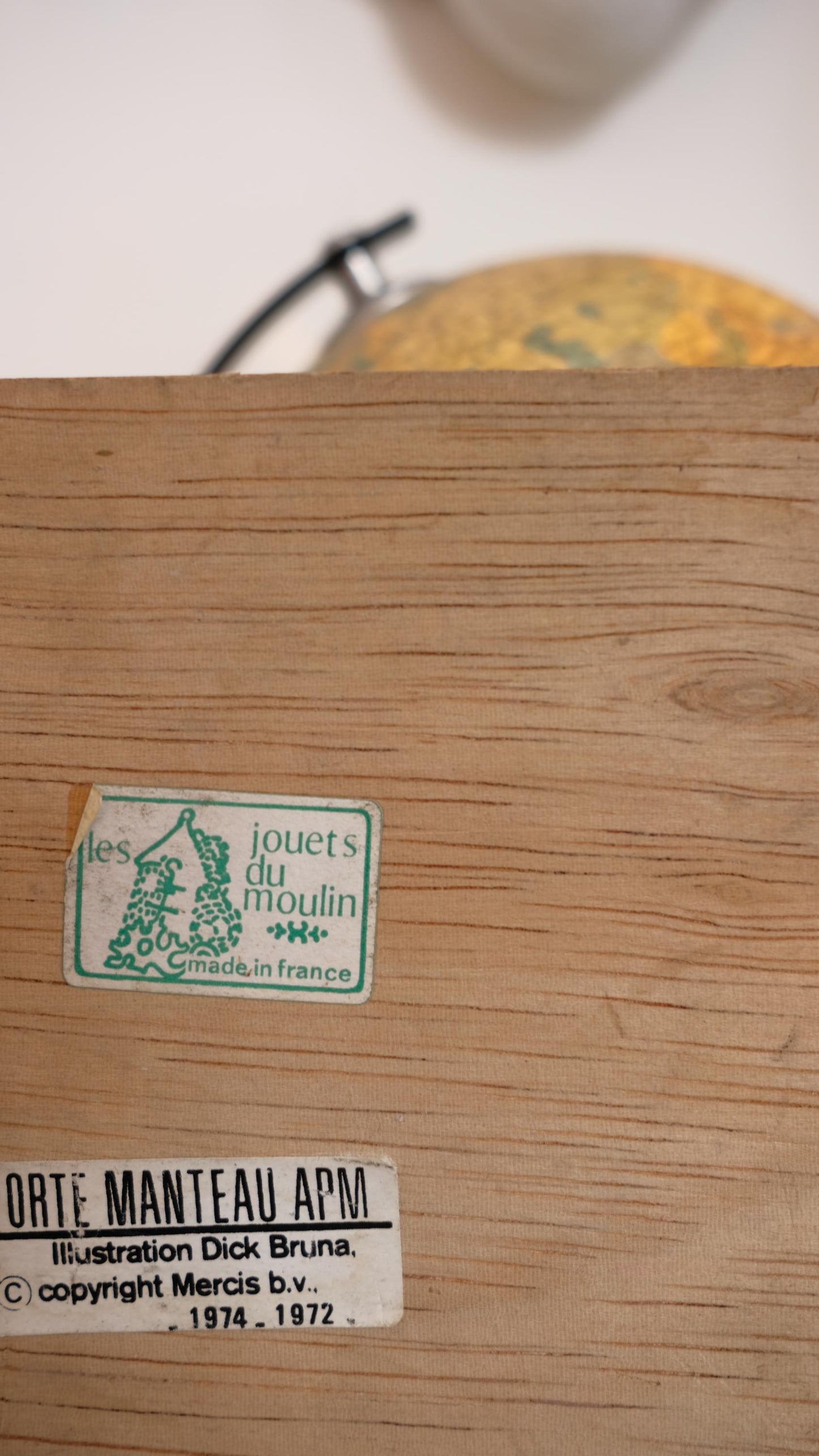 Patères en bois vintage illustrée par Dick Bruna