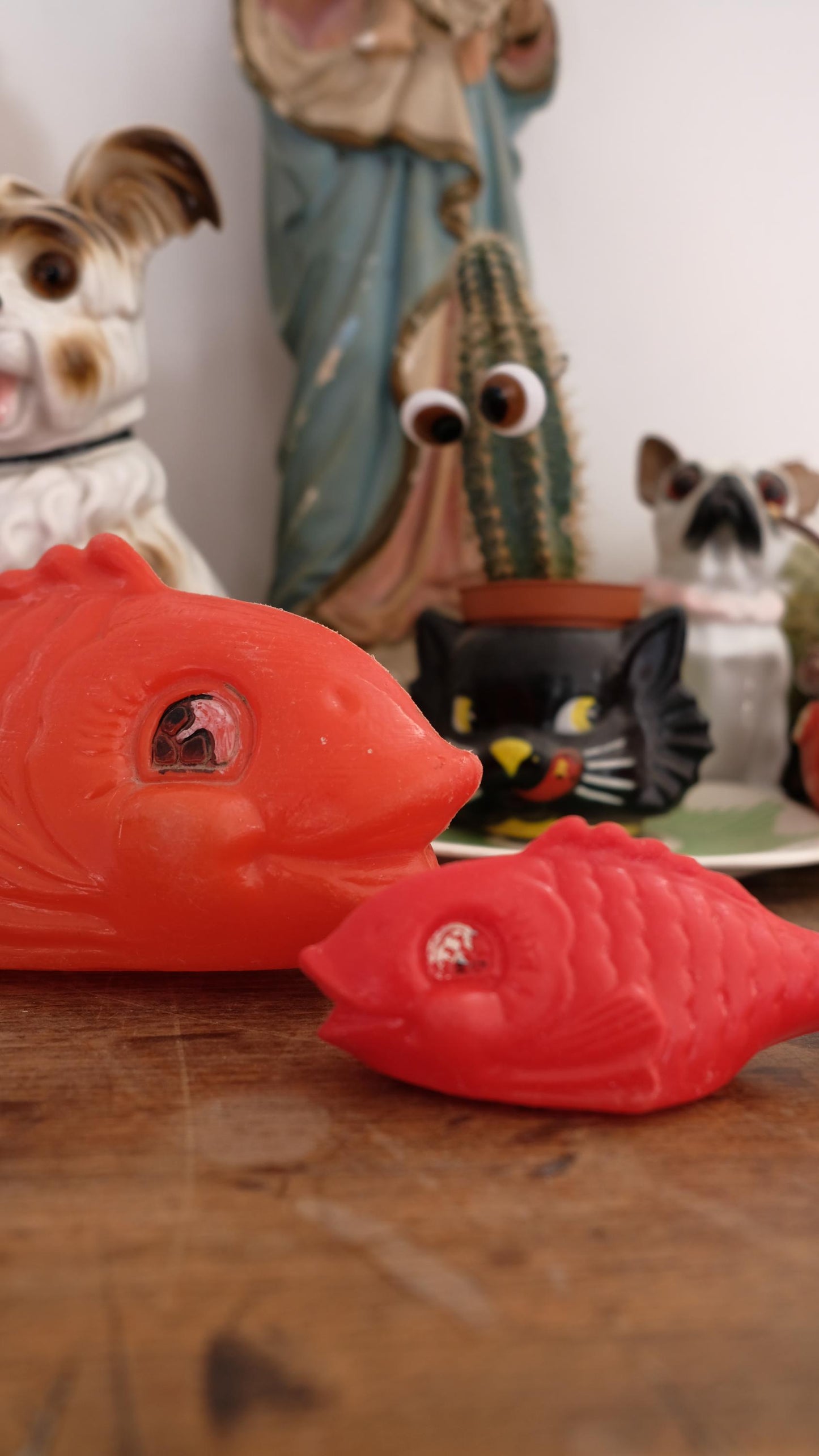 Lot de deux poissons vintage en plastique