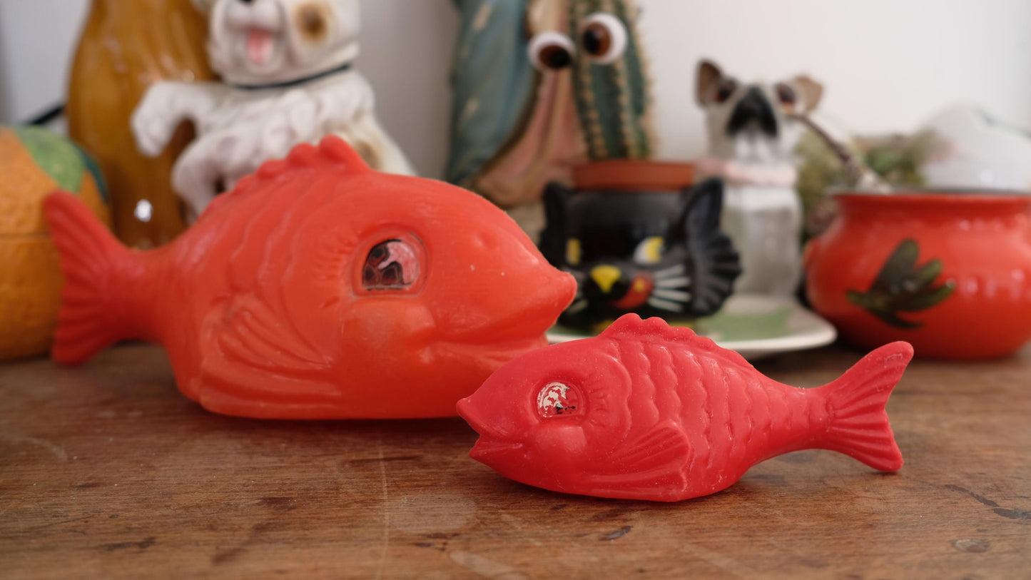 Lot de deux poissons vintage en plastique