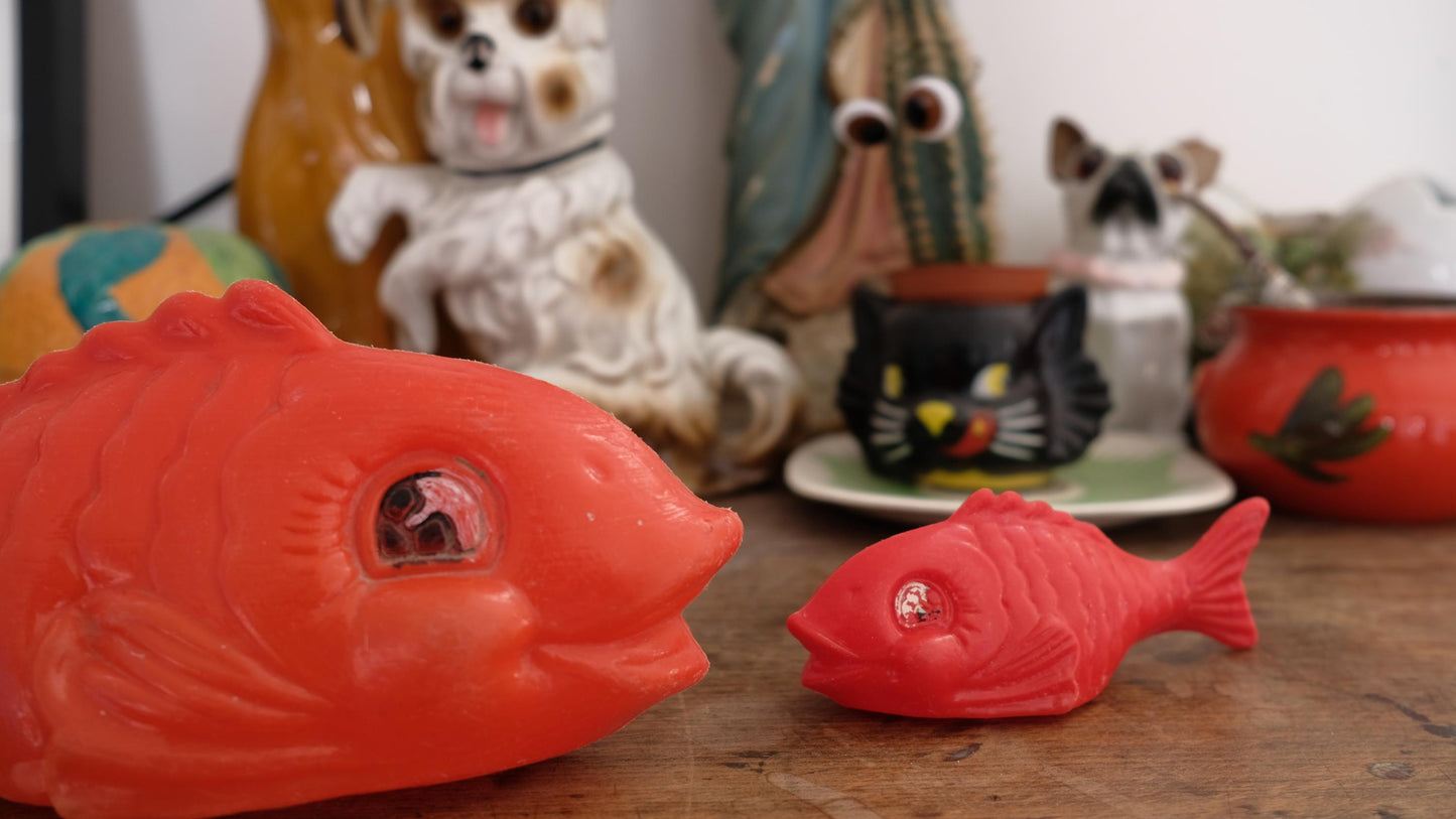 Lot de deux poissons vintage en plastique