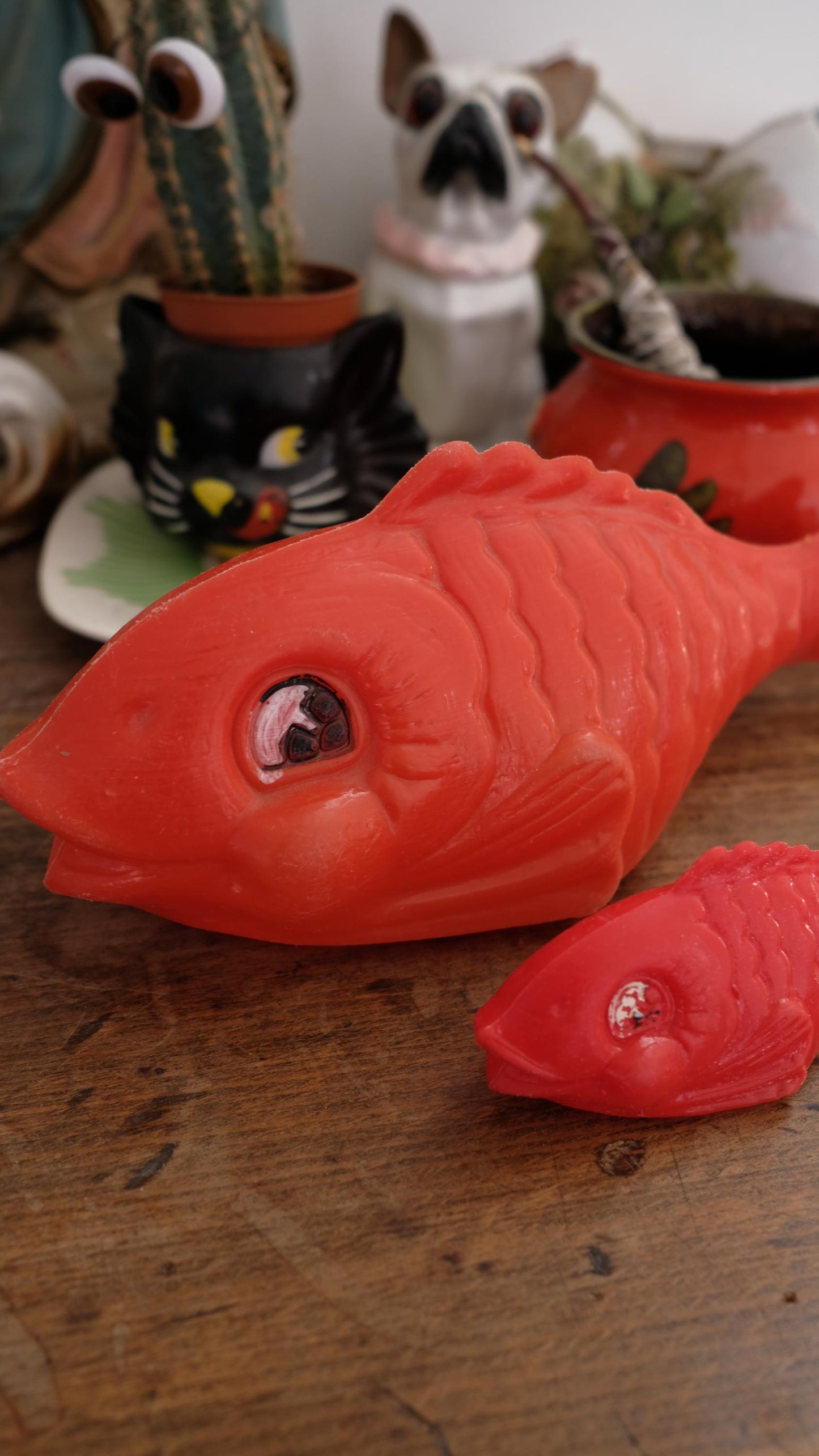 Lot de deux poissons vintage en plastique