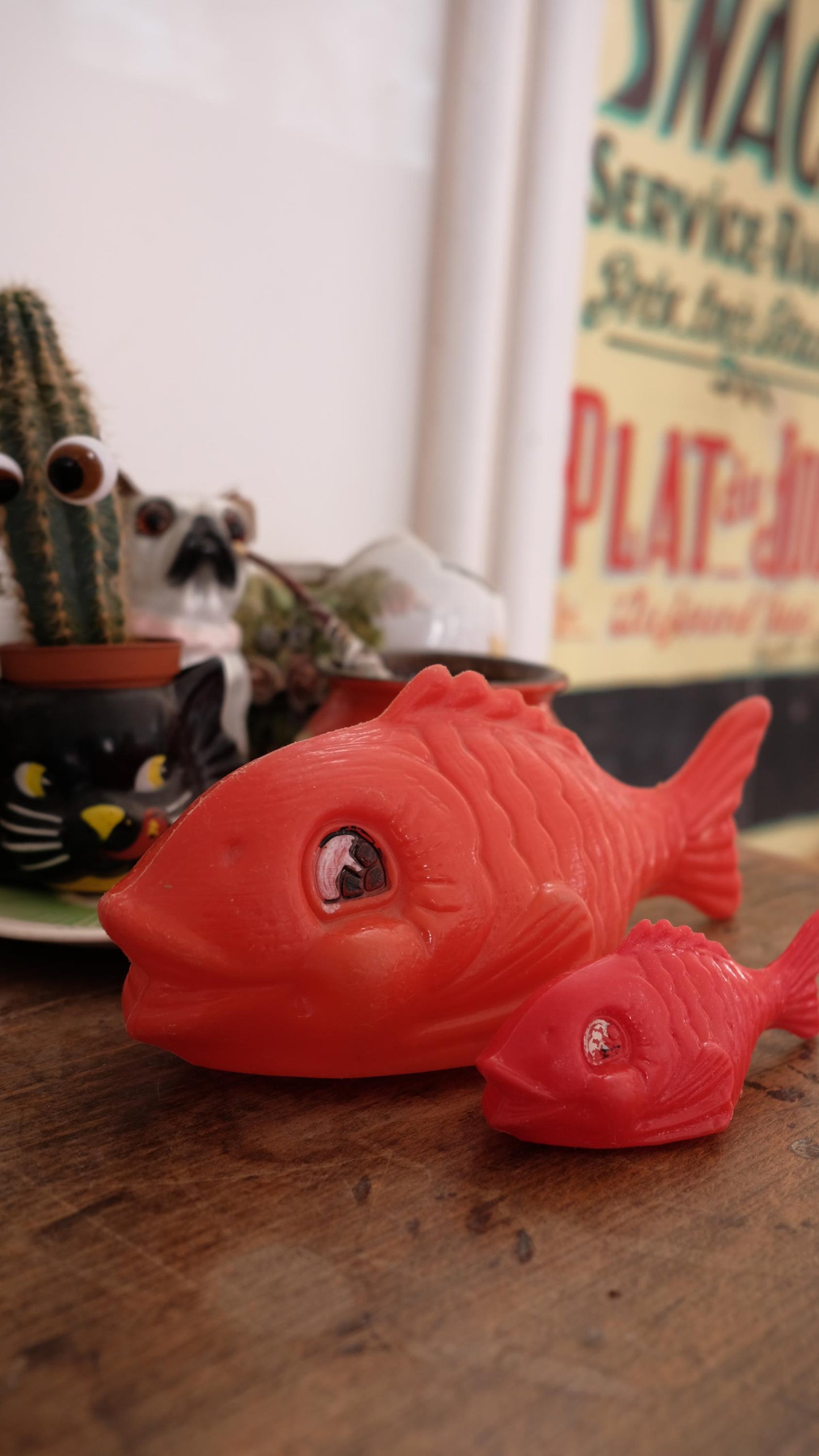 Lot de deux poissons vintage en plastique