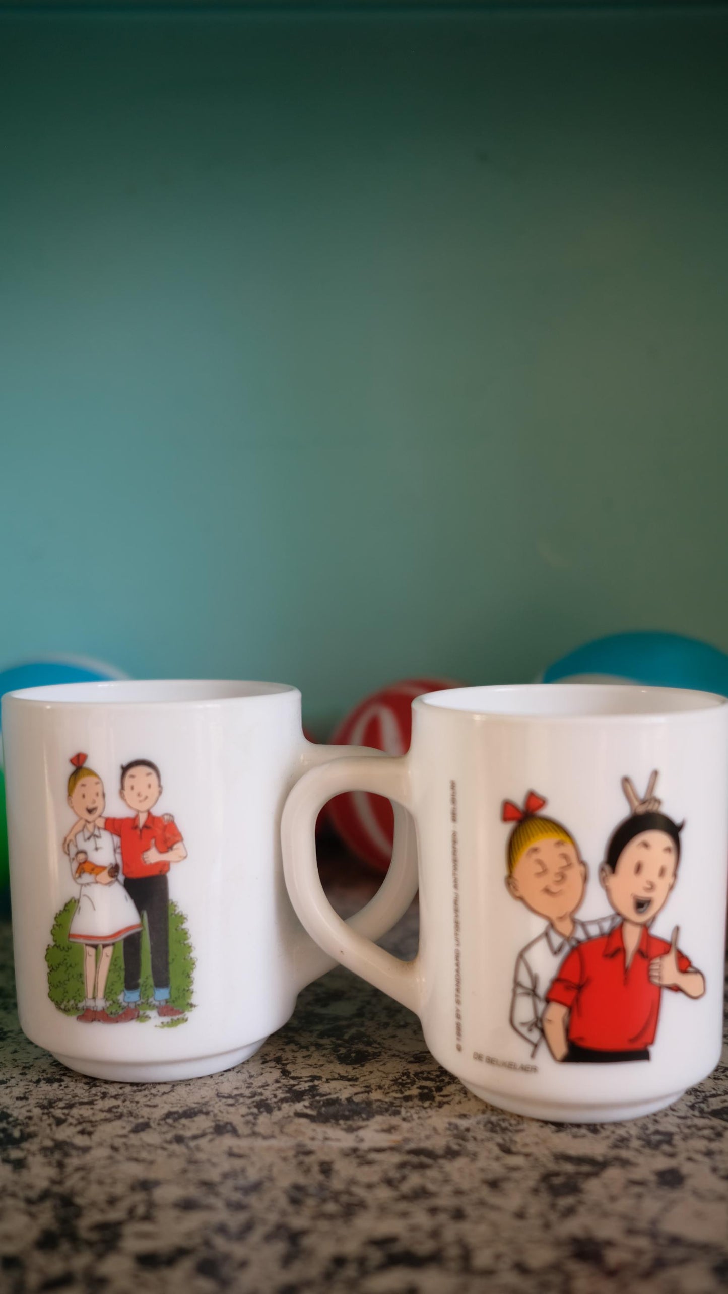 Lot de deux mugs Bob et Bobette vintage en arcopal