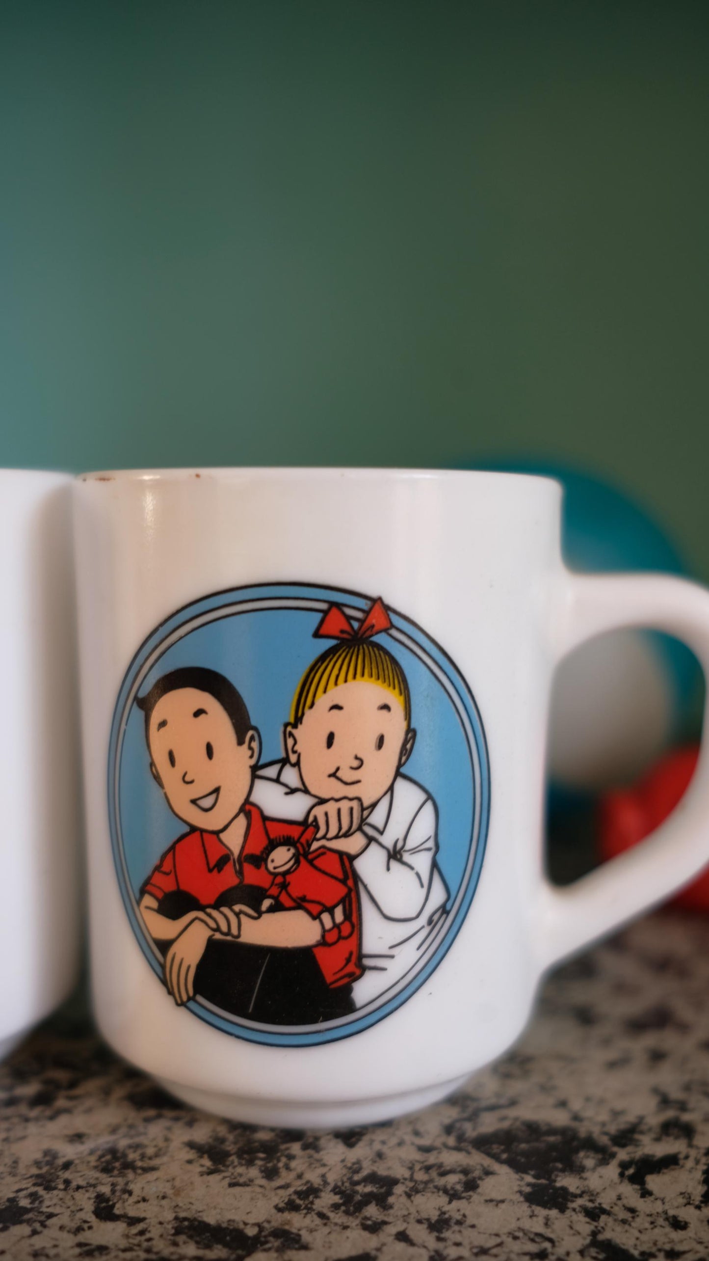 Lot de deux mugs Bob et Bobette vintage en arcopal
