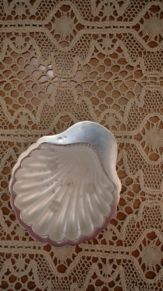 Beurrier coquille vintage en métal argenté et verre givré
