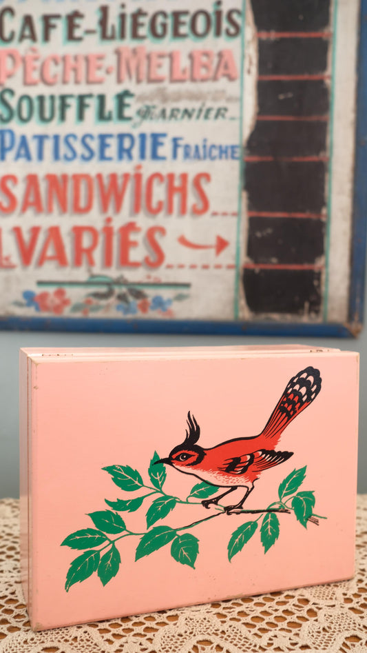 Boîte en bois peint vintage