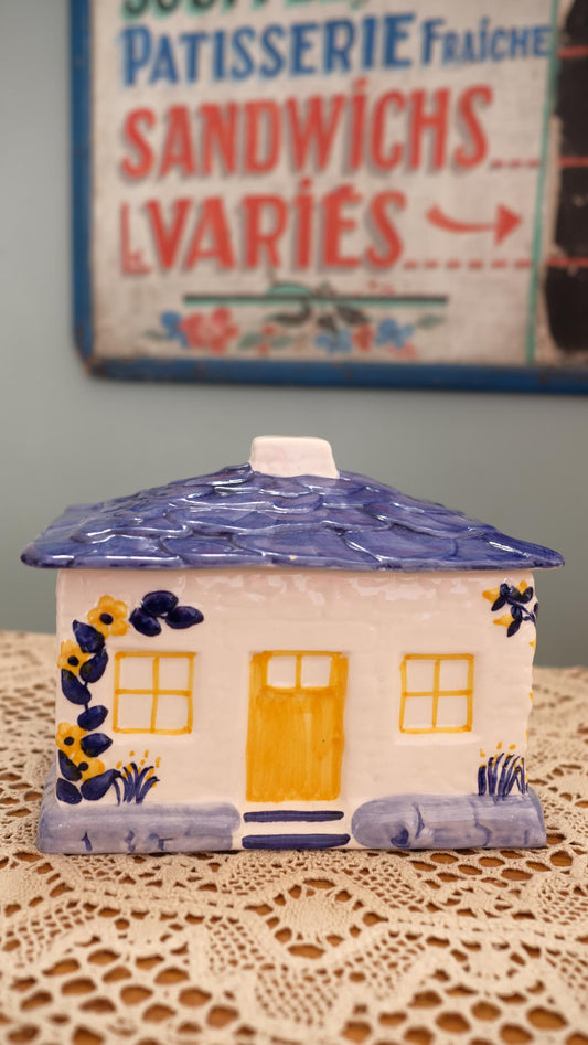 Boîte à biscuits vintage en forme de maison