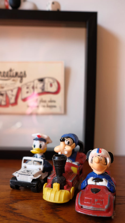 Lot de trois petites voitures Matchbox Mickey vintage