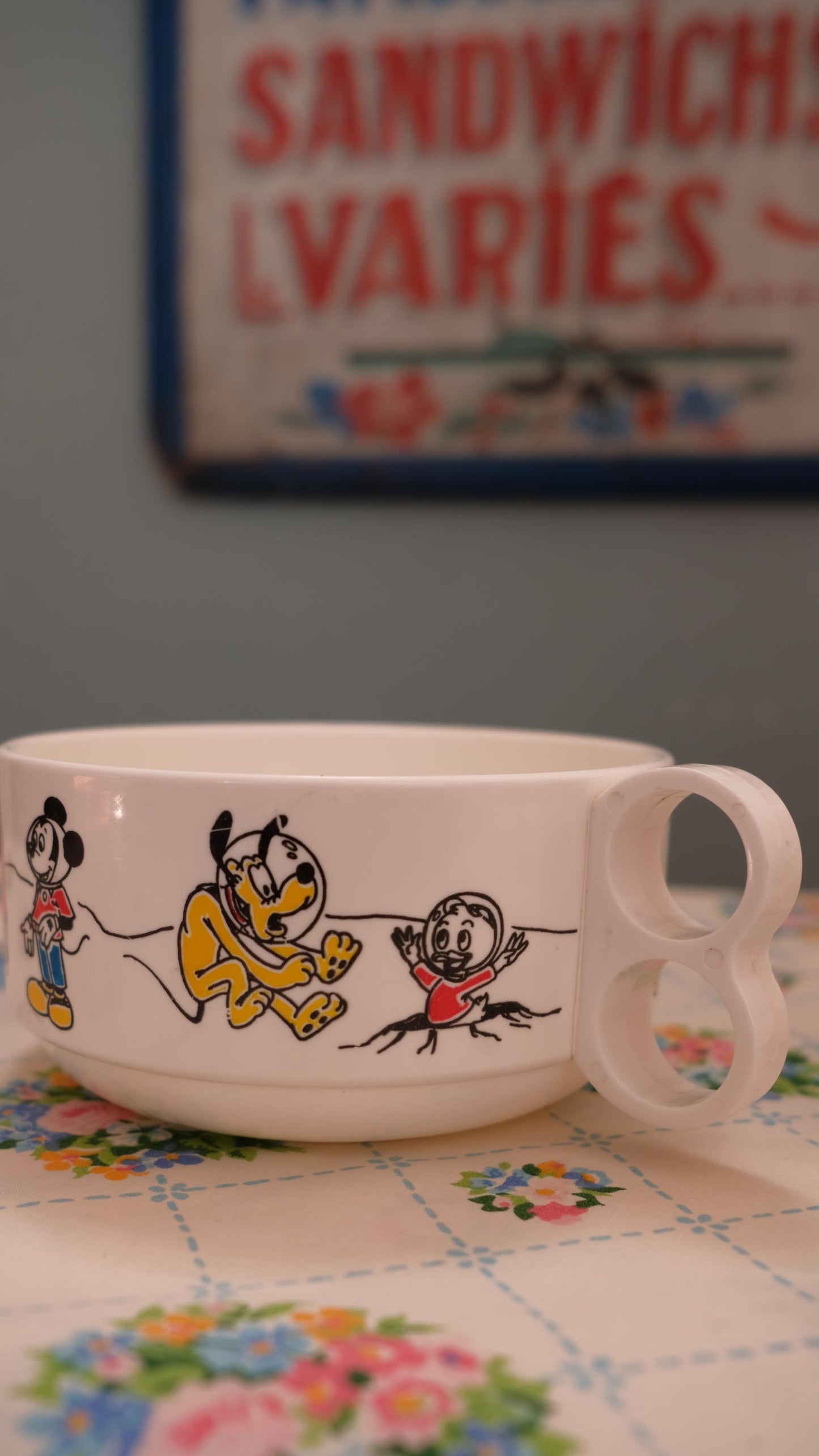 Ensemble de vaisselle vintage Disney en mélaminé