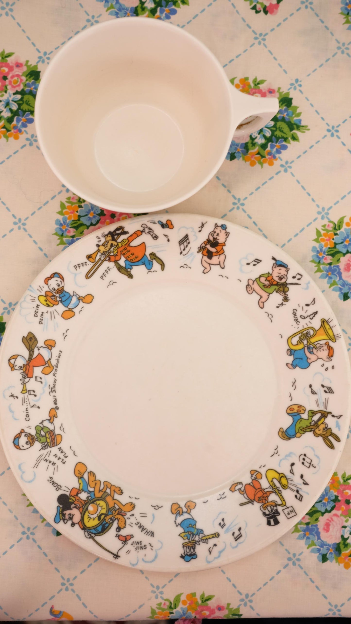 Lot assiette + tasse en mélaminé Disney vintage