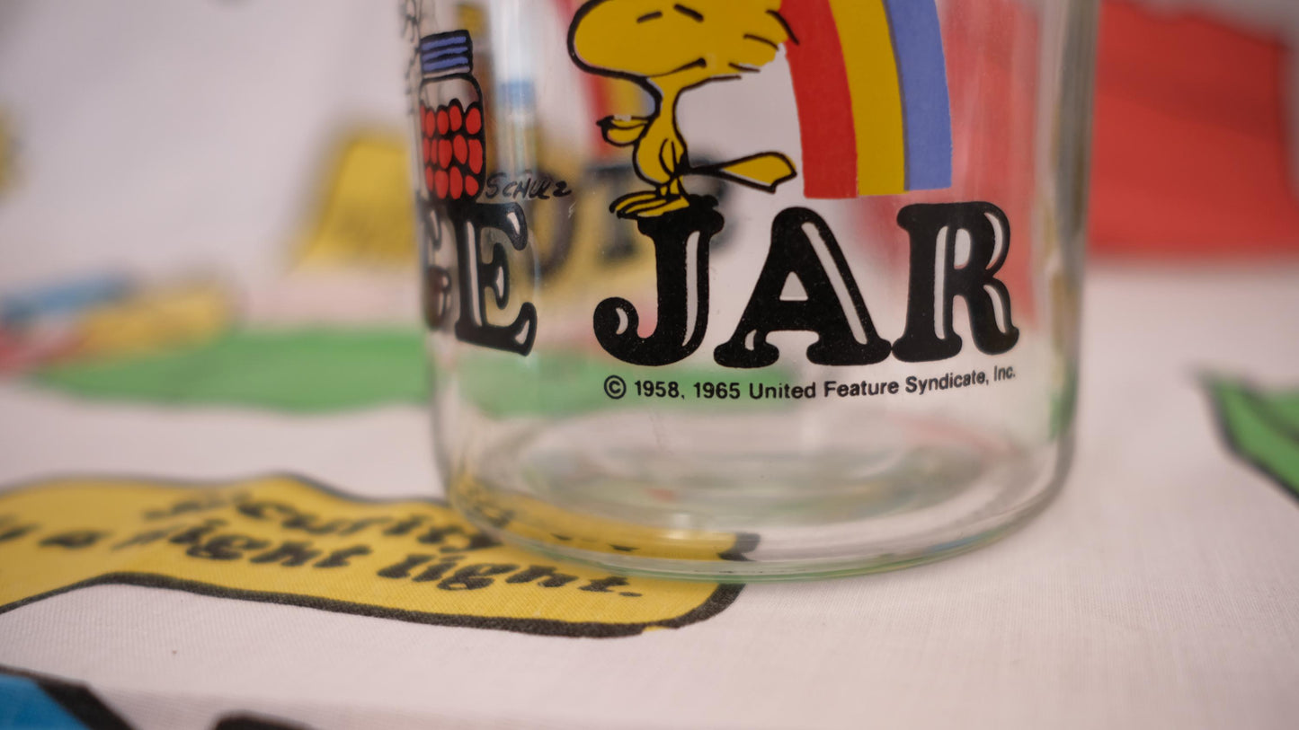 Storage jar snoopy vintage